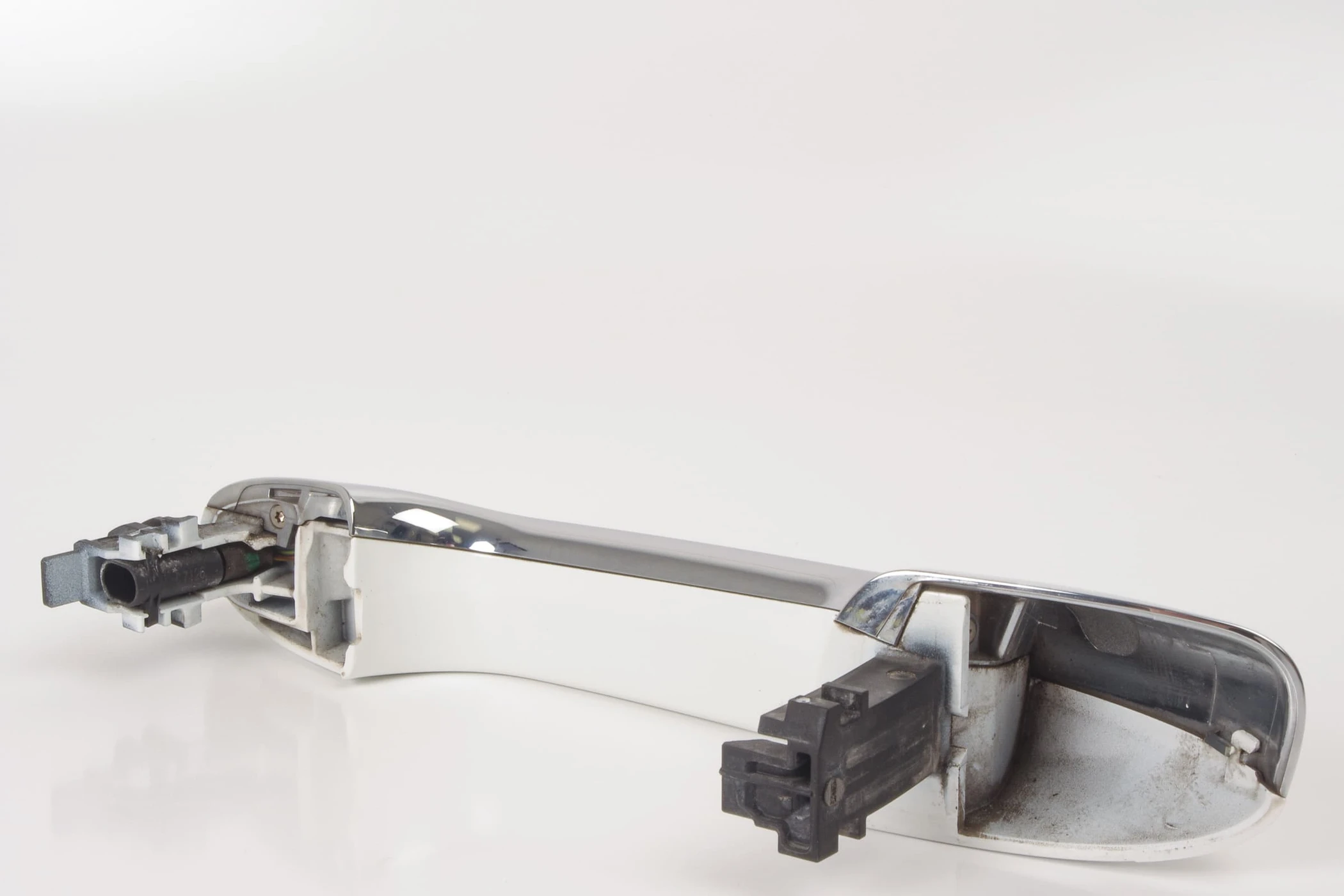 Mercedes 0997605601 Exterior Door Handle - Rear Right White | C190 R190 GT...