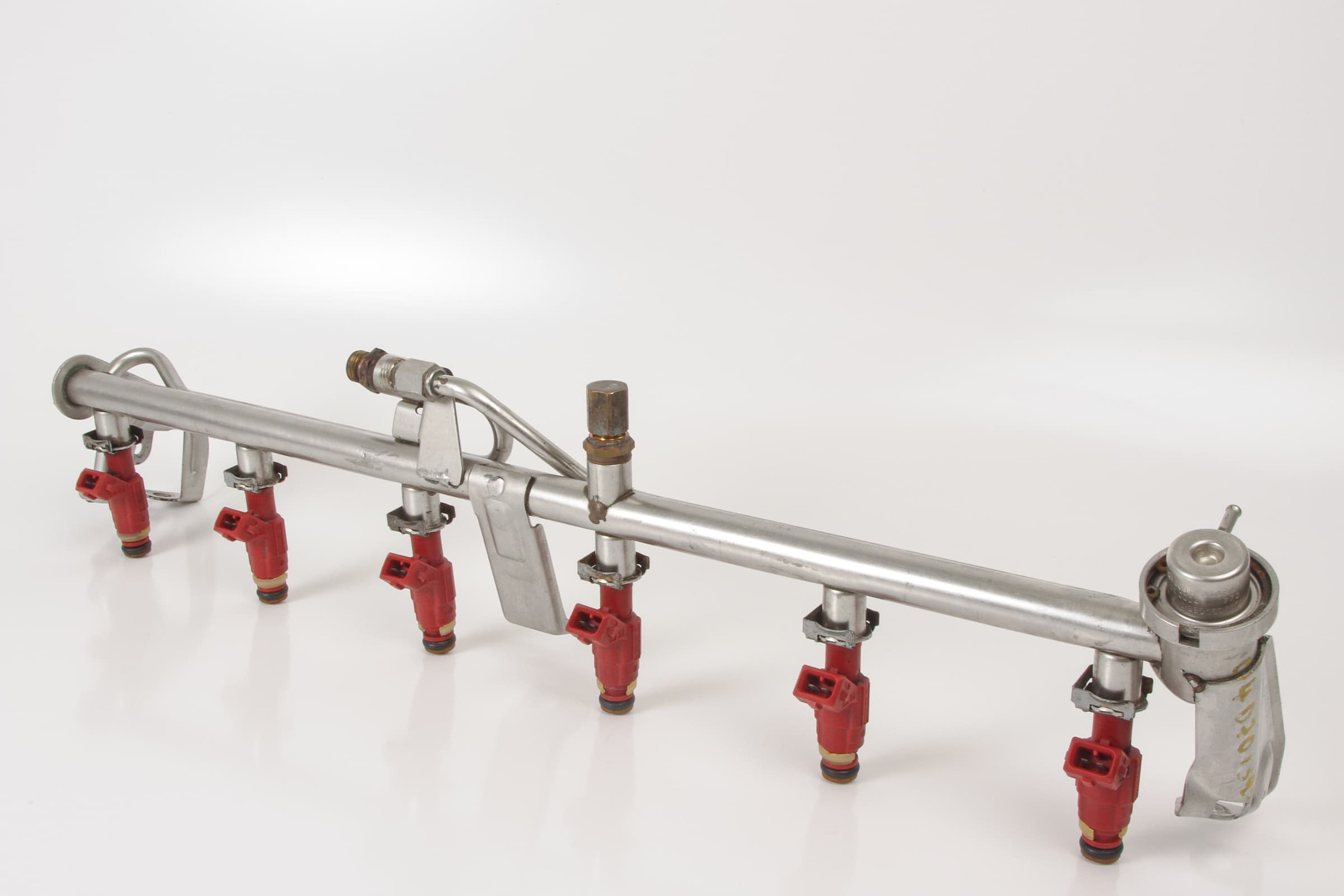 Mercedes 1040701395 Fuel Rail | W124 W210 E R129 SL W140 S W202 C W463 G