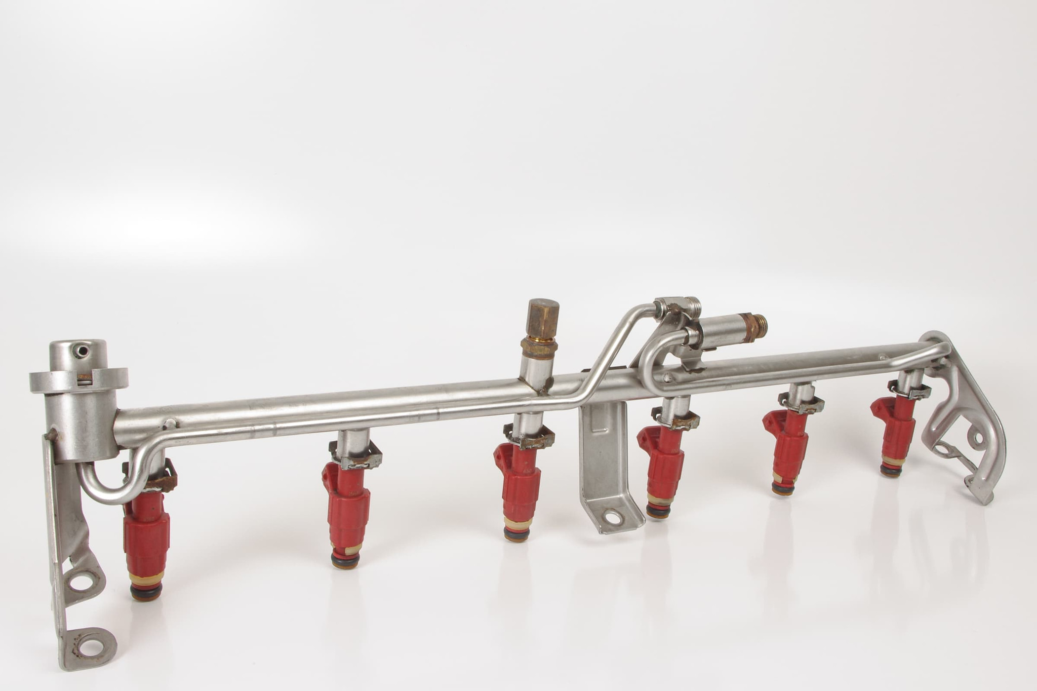 Mercedes 1040701395 Fuel Rail | W124 W210 E R129 SL W140 S W202 C W463 G