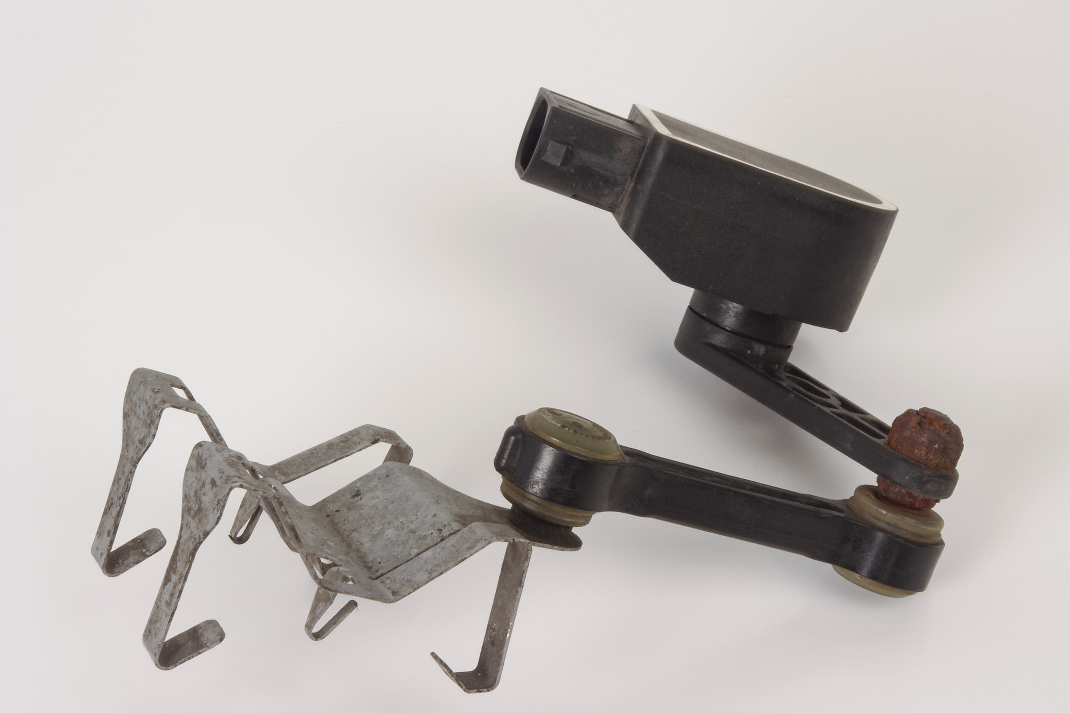 Mercedes 0009053704 Level Sensor - Rear Right | W205 V205 S205 C205 A205 C