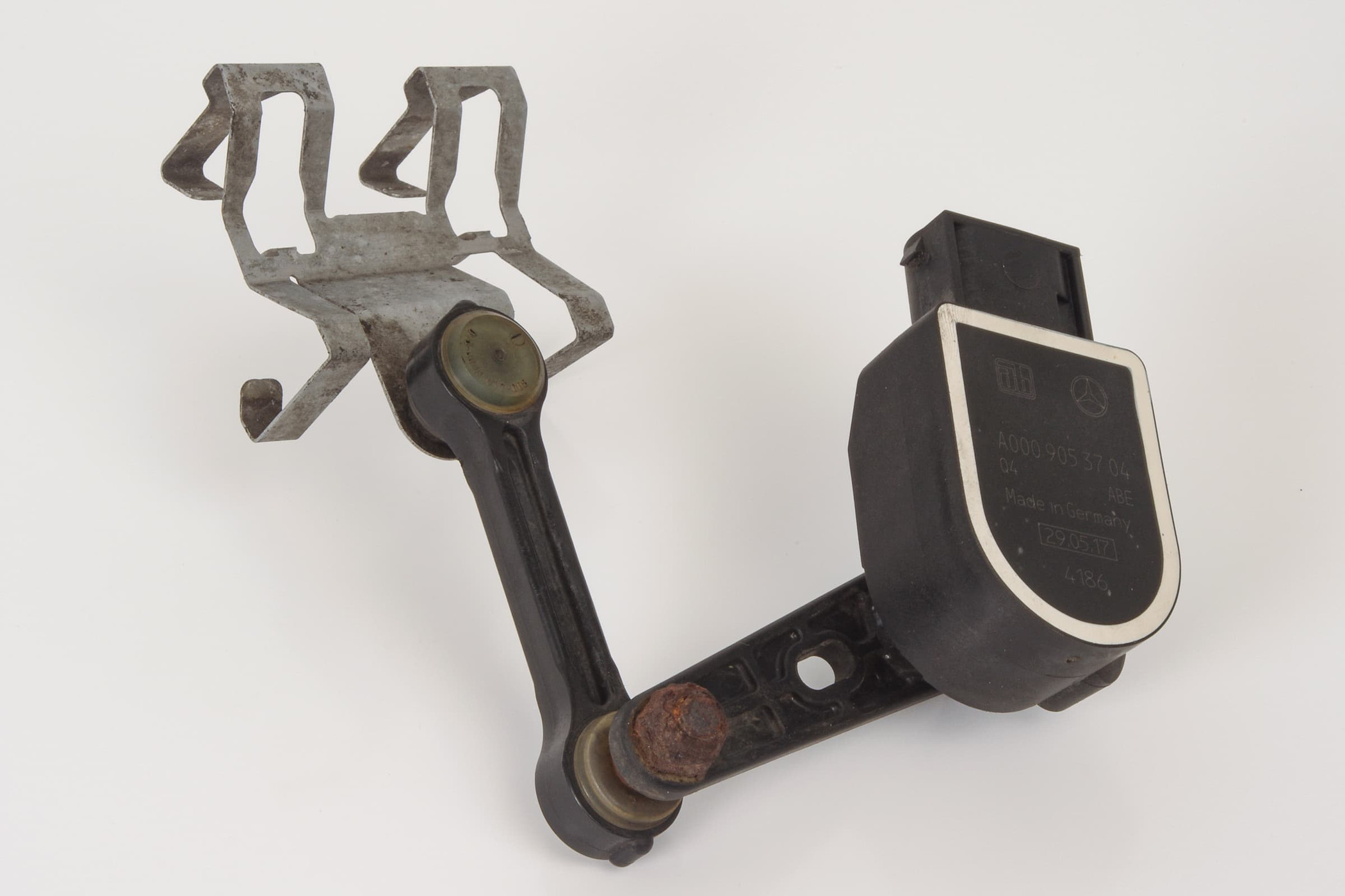 Mercedes 0009053704 Level Sensor - Rear Right | W205 V205 S205 C205 A205 C