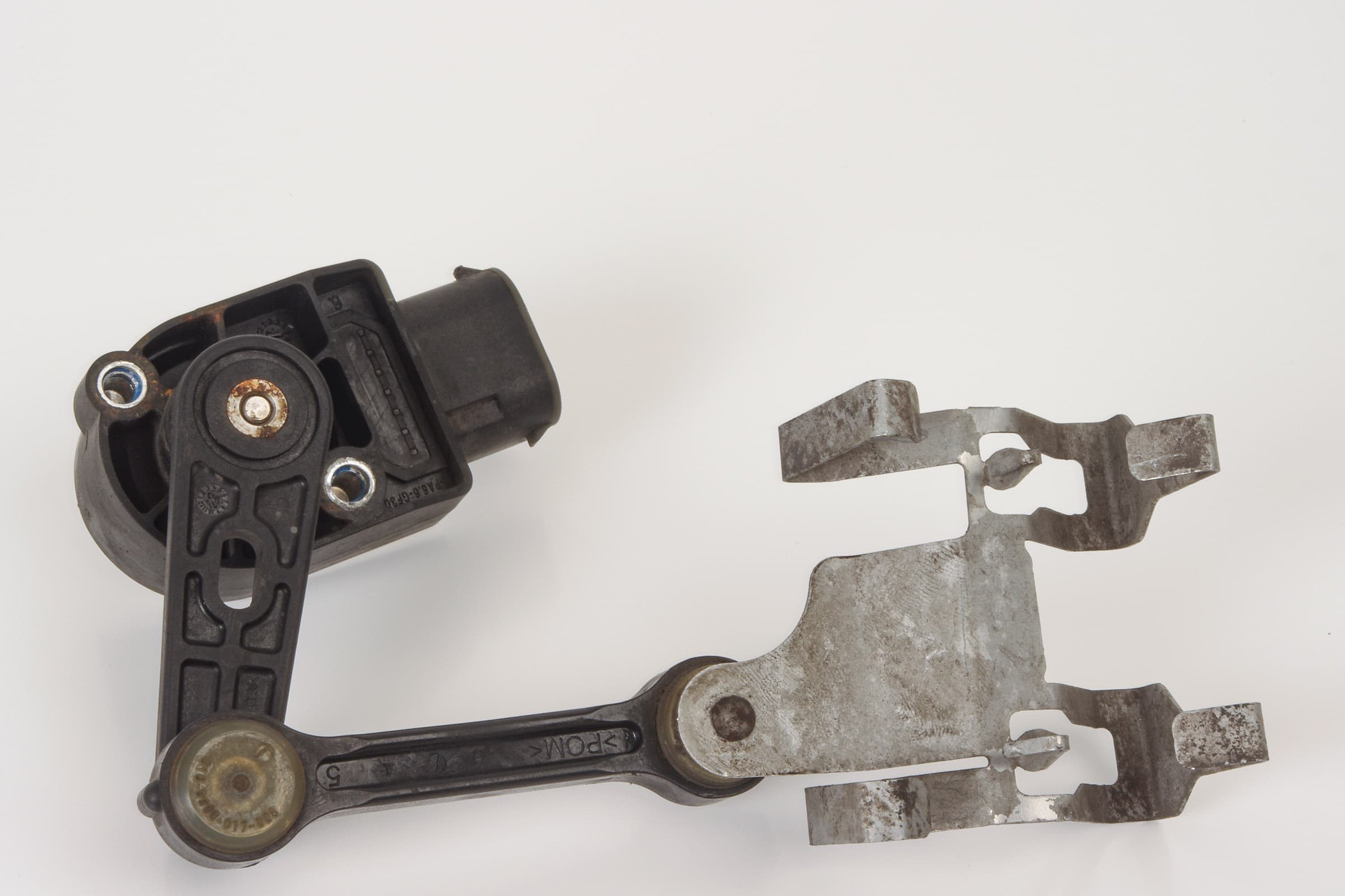 Mercedes 0009053704 Level Sensor - Rear Right | W205 V205 S205 C205 A205 C