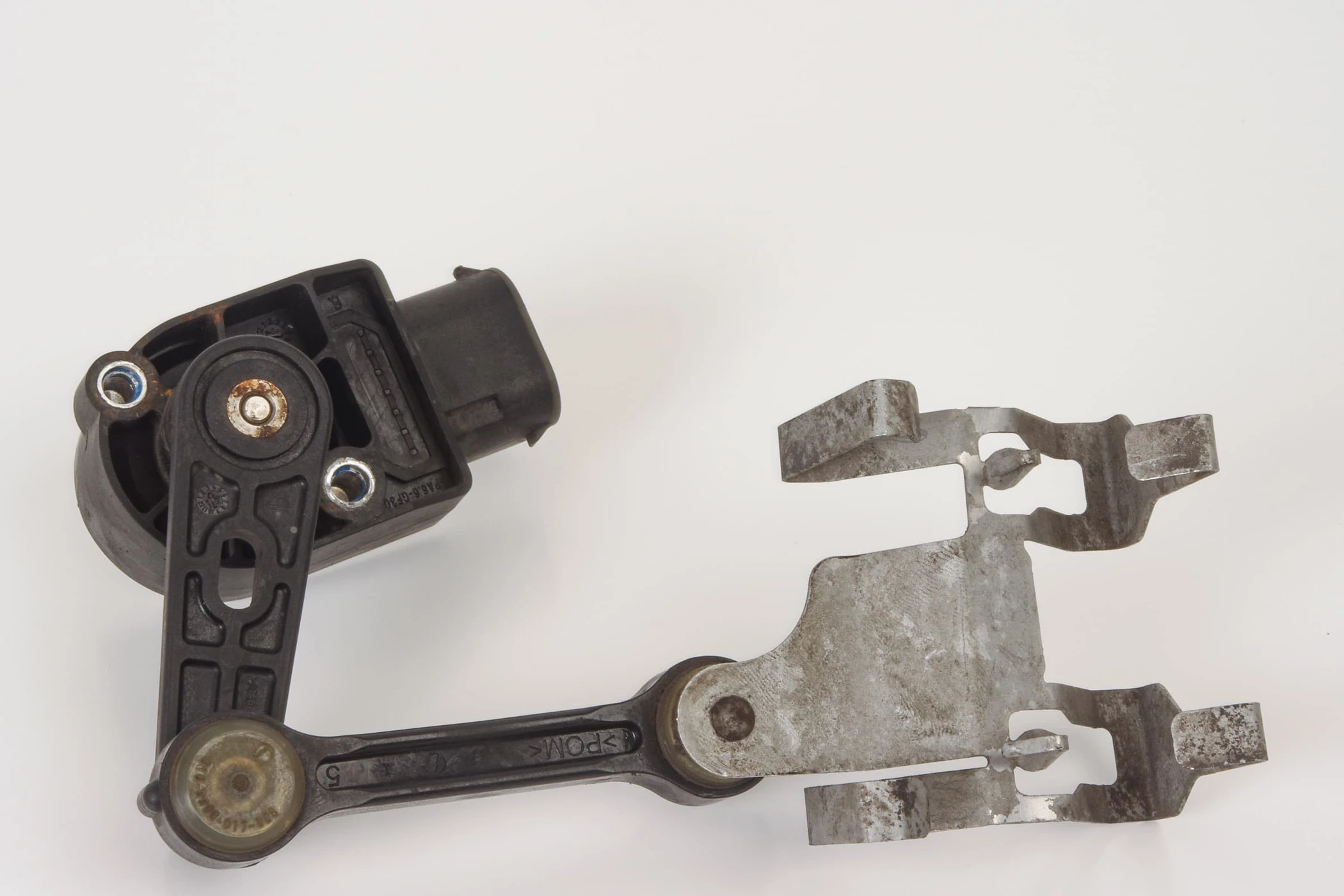 Mercedes 0009053704 Level Sensor - Rear Right | W205 V205 S205 C205 A205 C
