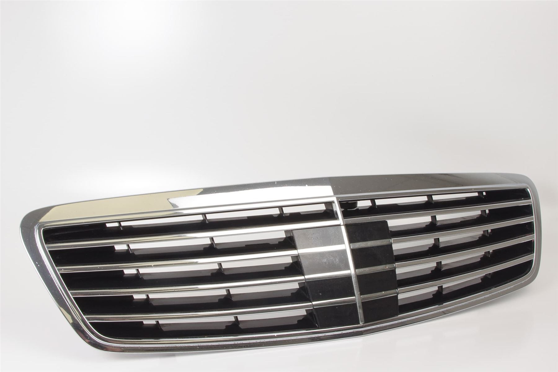 Mercedes 2208800483 Bonnet Grille | W220 S