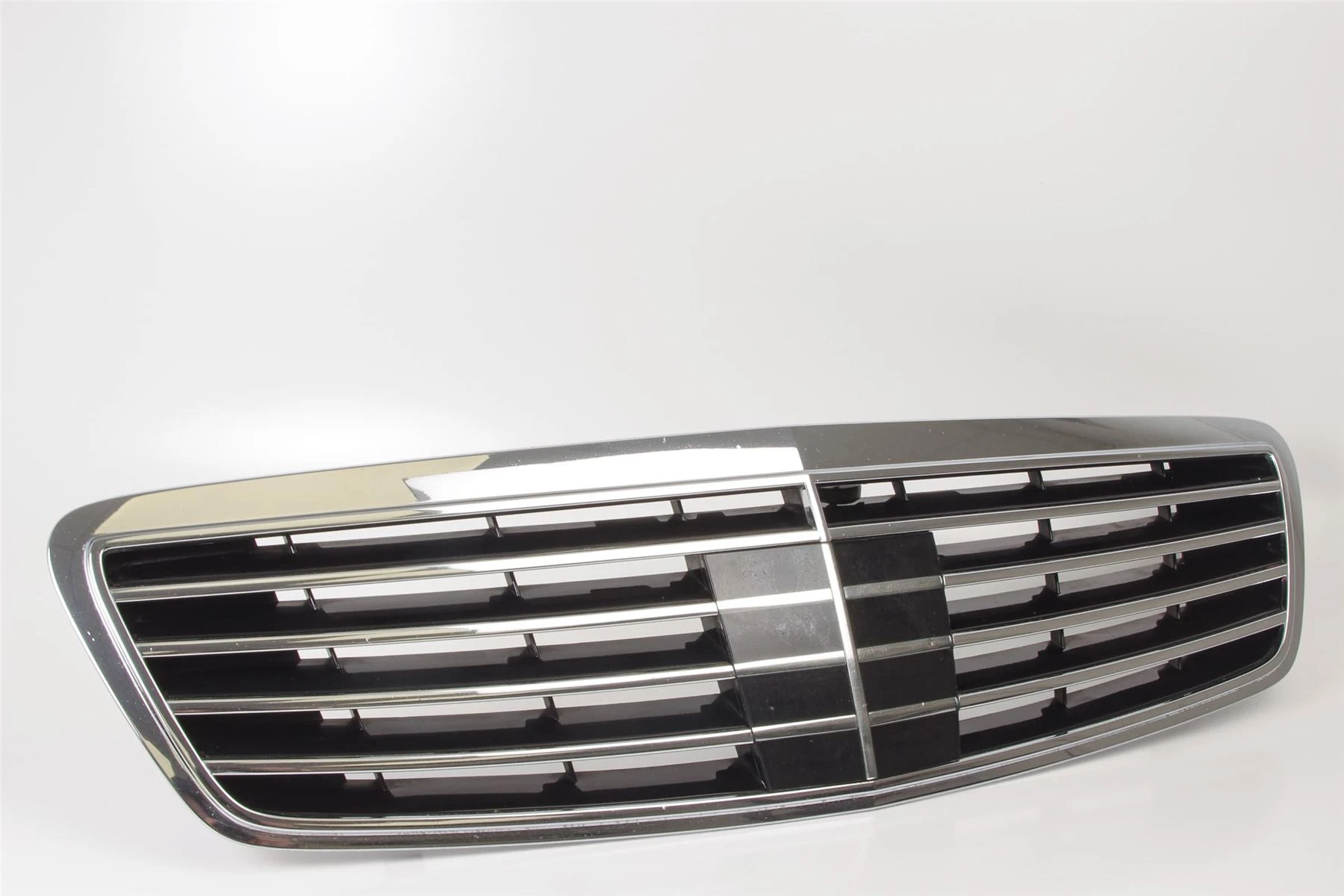 Mercedes 2208800483 Bonnet Grille | W220 S
