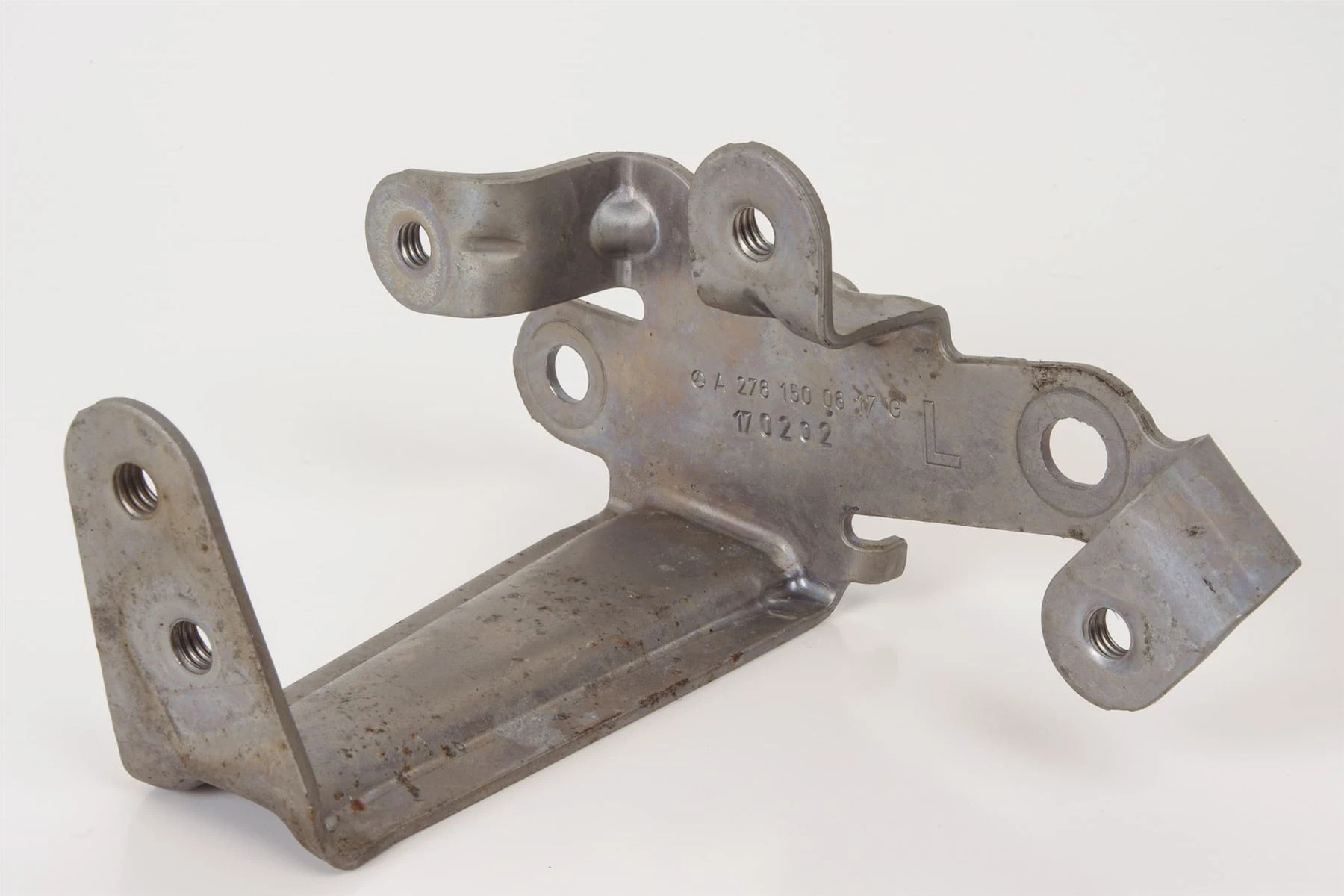 Mercedes 2761500617 Check Valve Bracket | W166 M X166 GL R172 SLK W205 C C207...