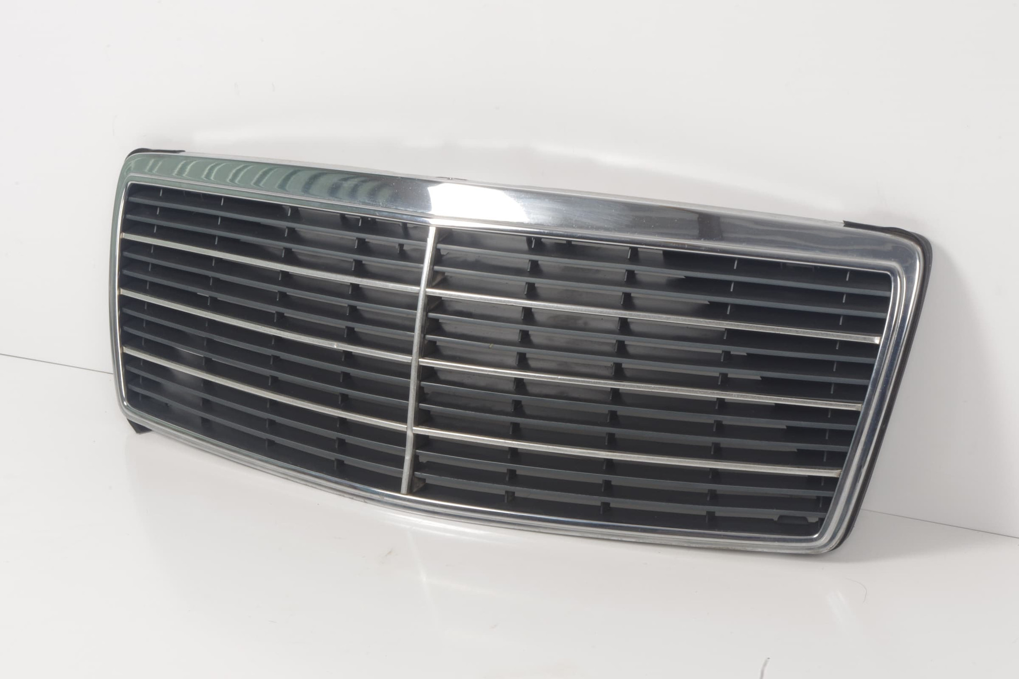 Mercedes 1408800485 Bonnet Grille | W140 V140 S