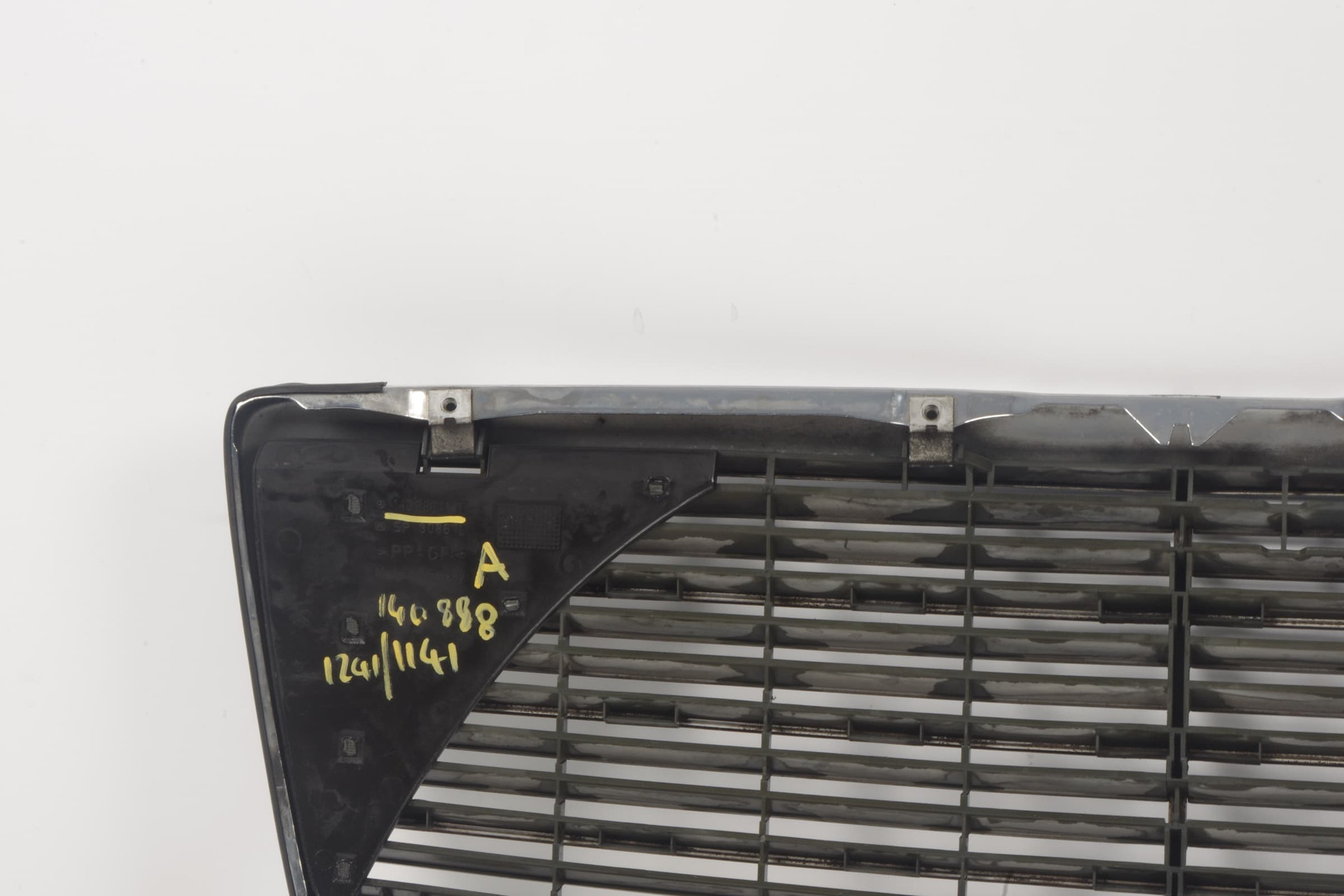 Mercedes 1408800485 Bonnet Grille | W140 V140 S