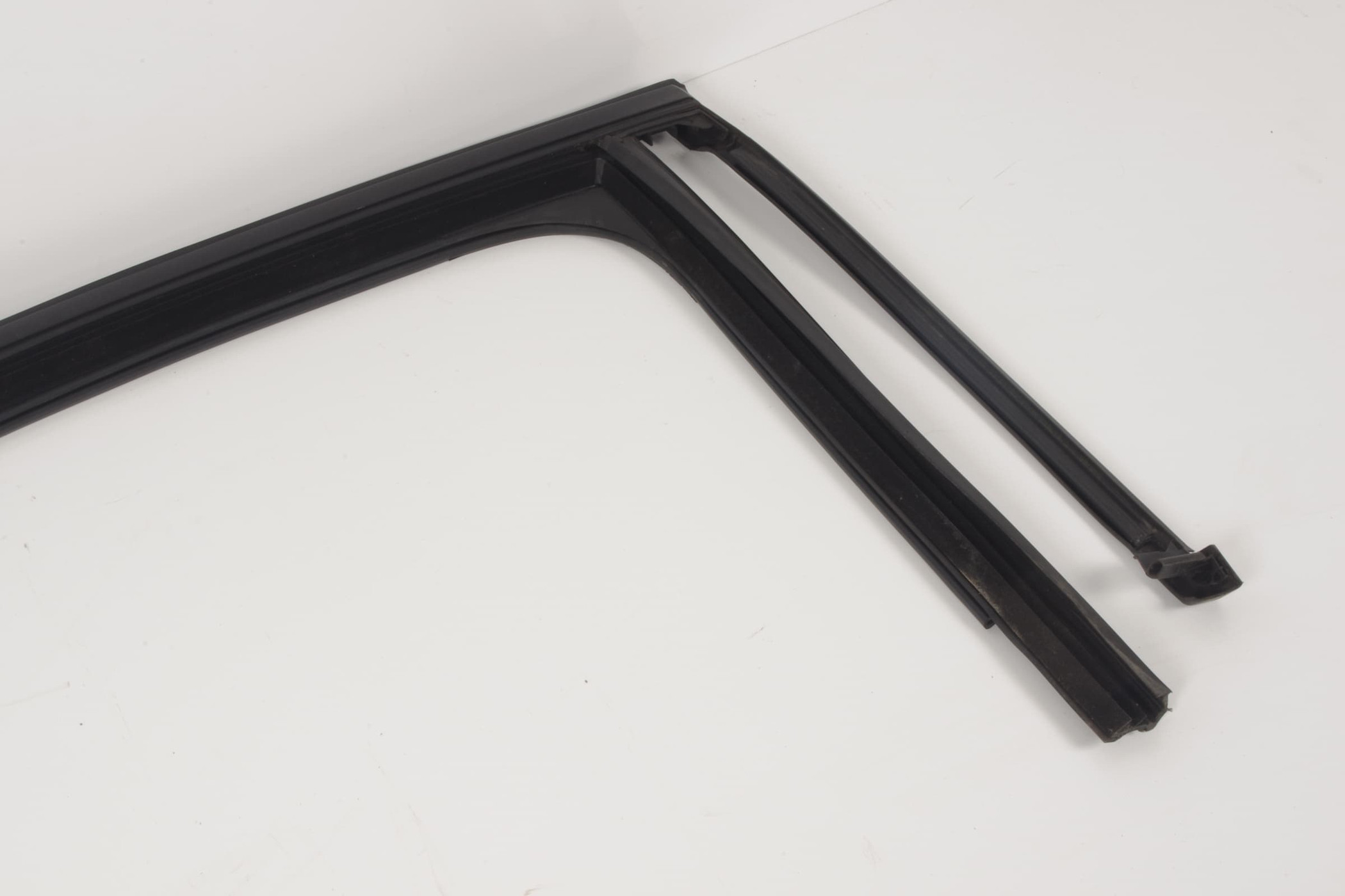 Mercedes 2057355400 Window Seal Rail - Rear Right | W205 V205 S205 C205 A205 C