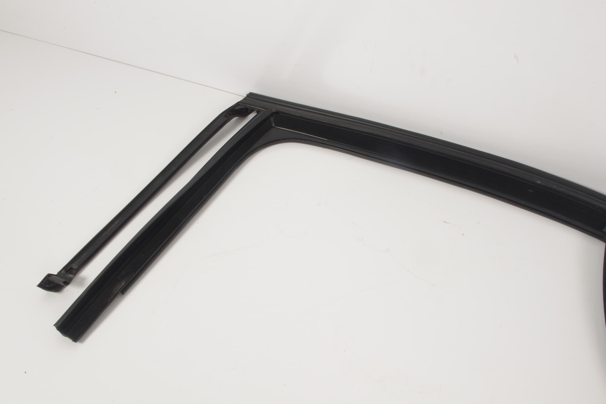 Mercedes 2057355300 Window Seal Rail - Rear Left | W205 V205 S205 C205 A205 C