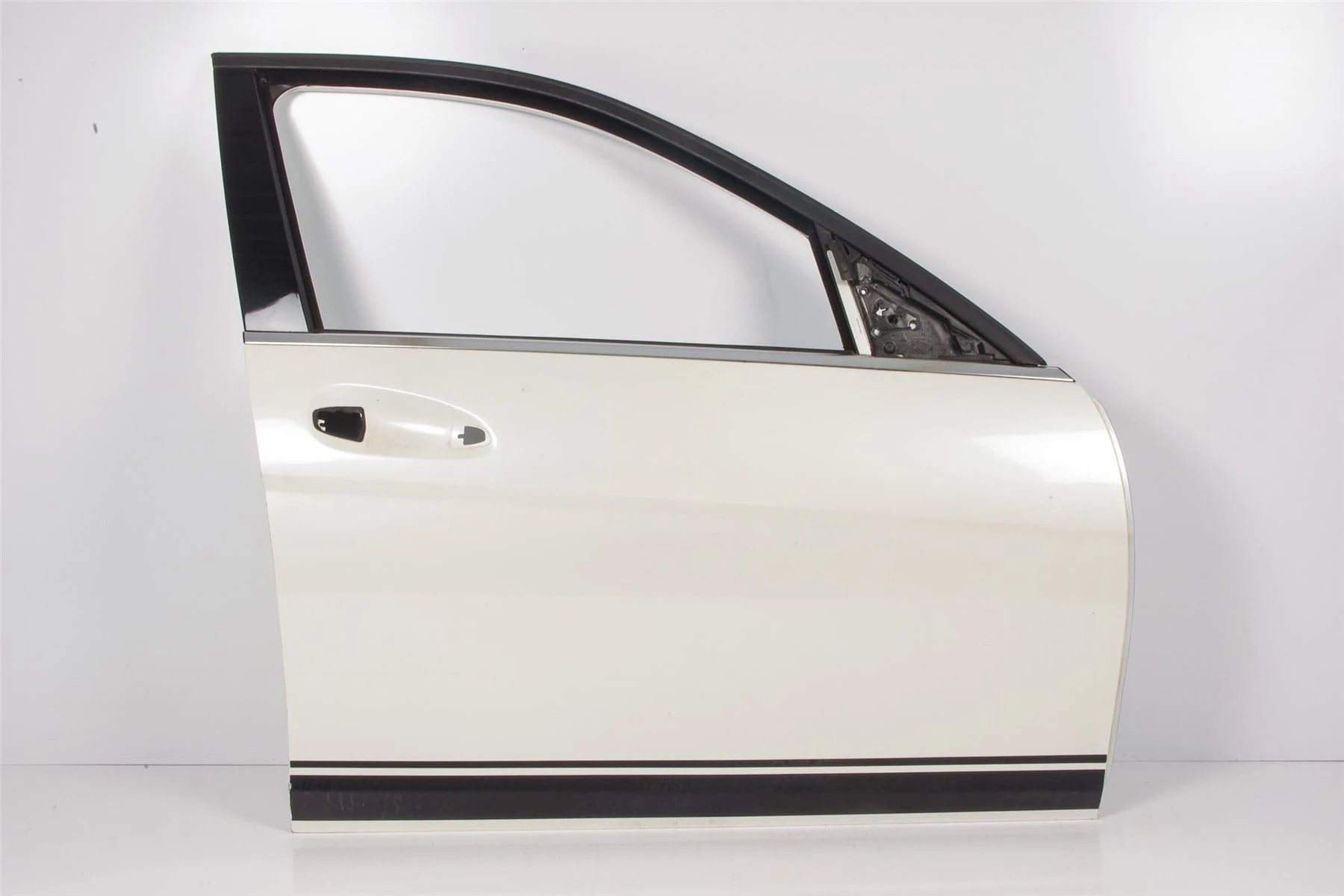 Mercedes 2047200205 Door Shell - Front Right White | W204 C