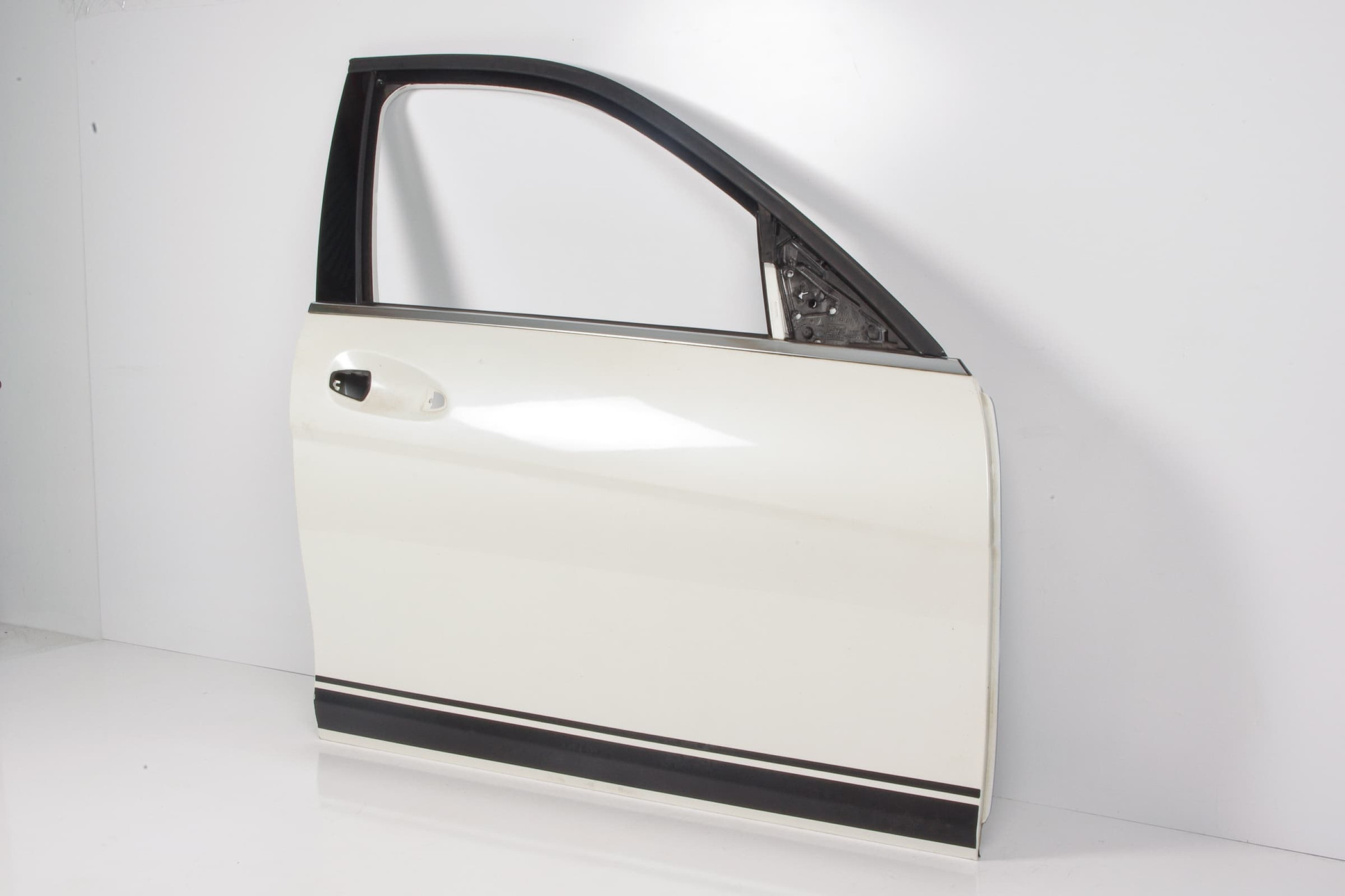 Mercedes 2047200205 Door Shell - Front Right White | W204 C