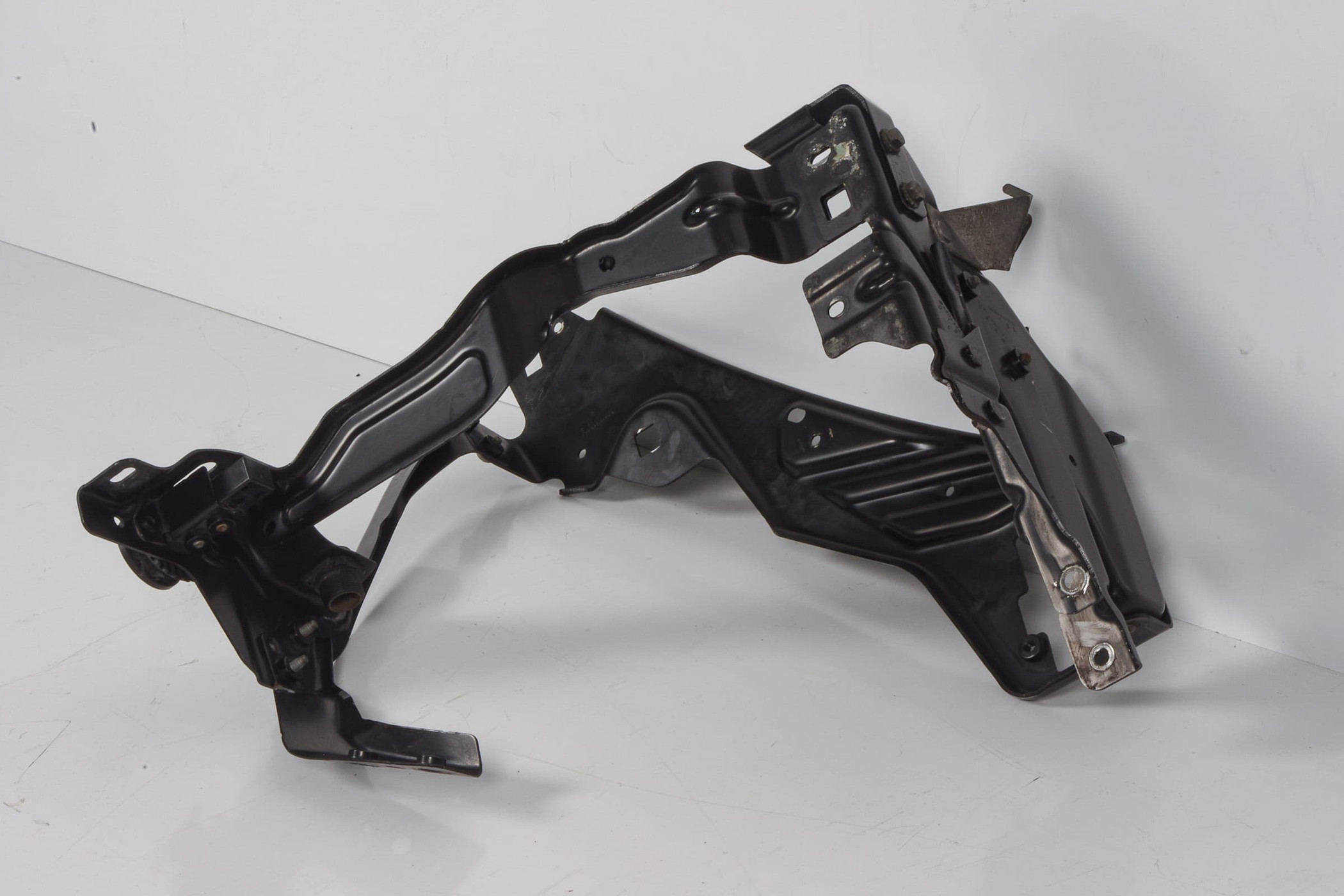 Mercedes 2046202191 Headlight Mounting Bracket - Left | W204 C