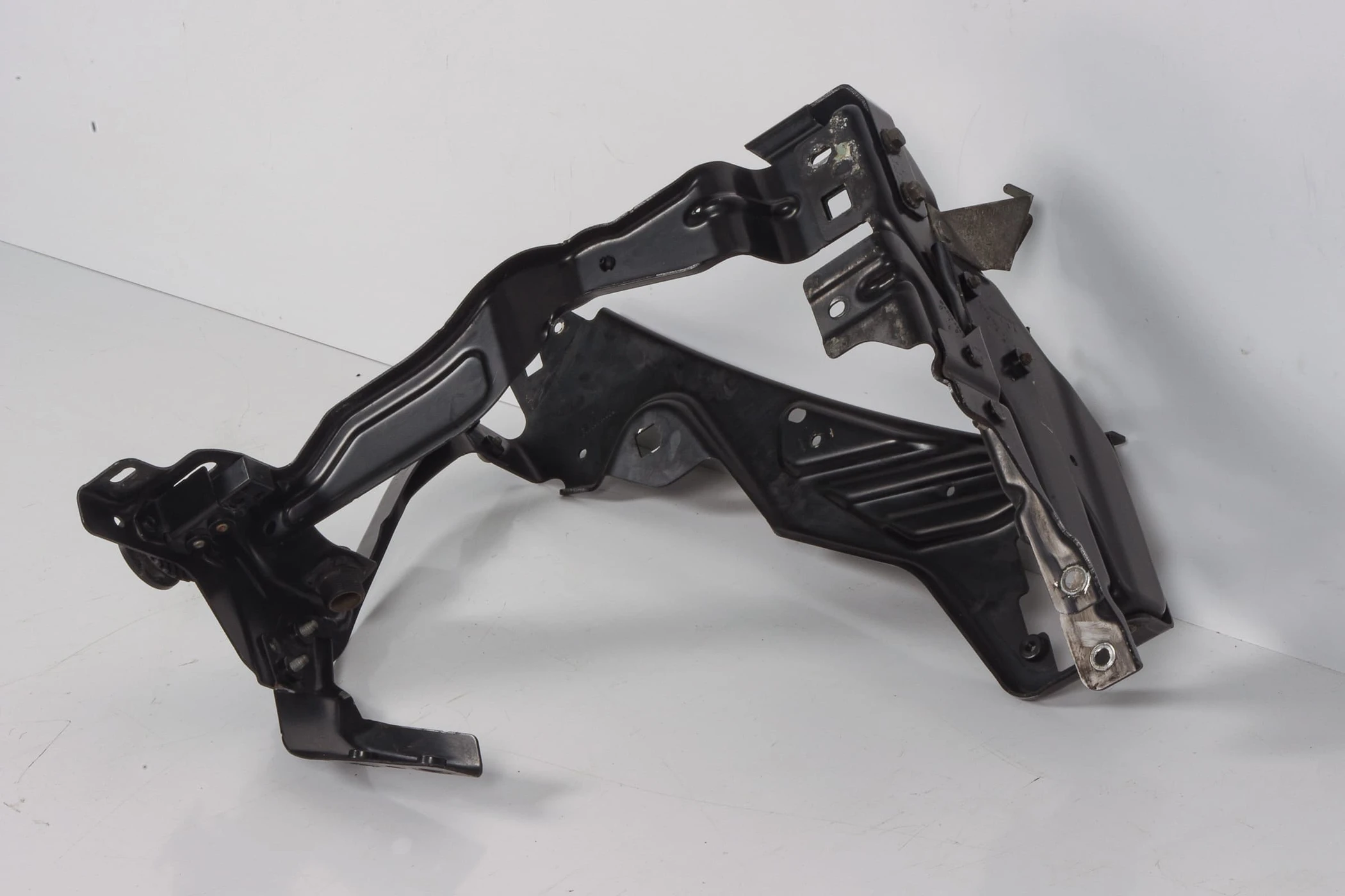 Mercedes 2046202191 Headlight Mounting Bracket - Left | W204 C