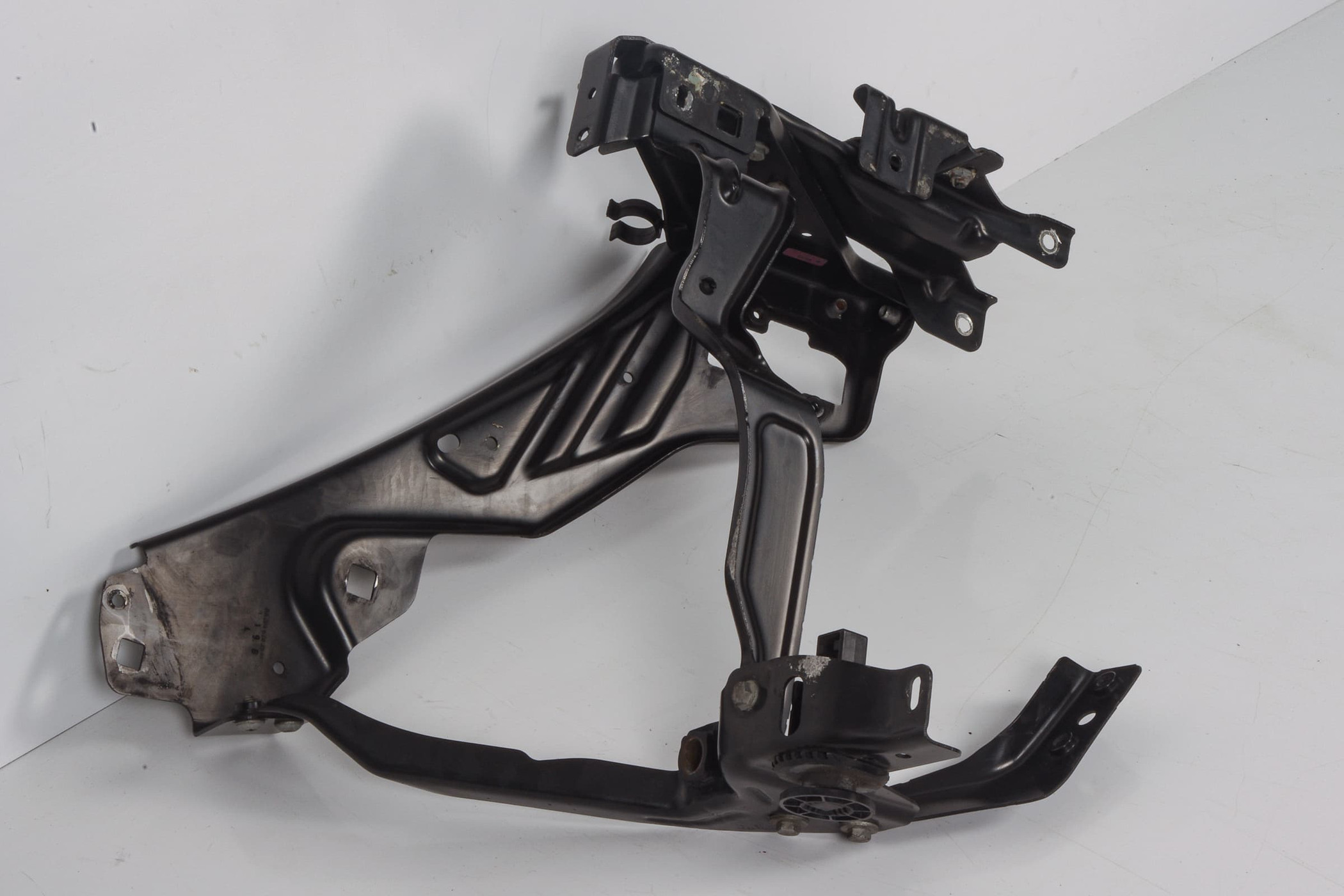 Mercedes 2046202191 Headlight Mounting Bracket - Left | W204 C