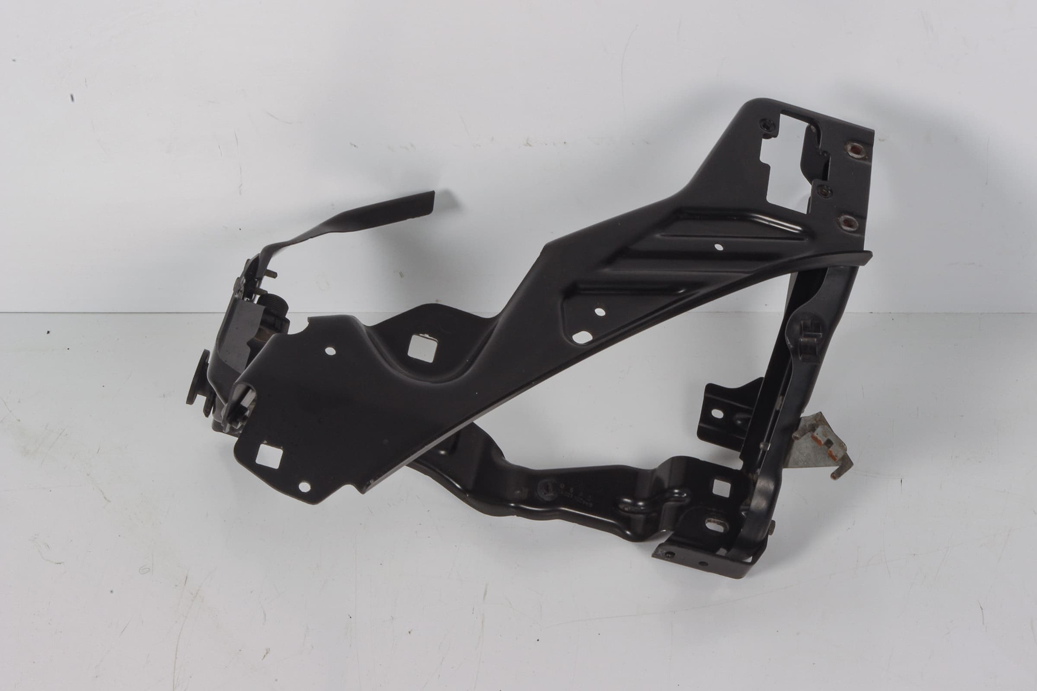Mercedes 2046202191 Headlight Mounting Bracket - Left | W204 C