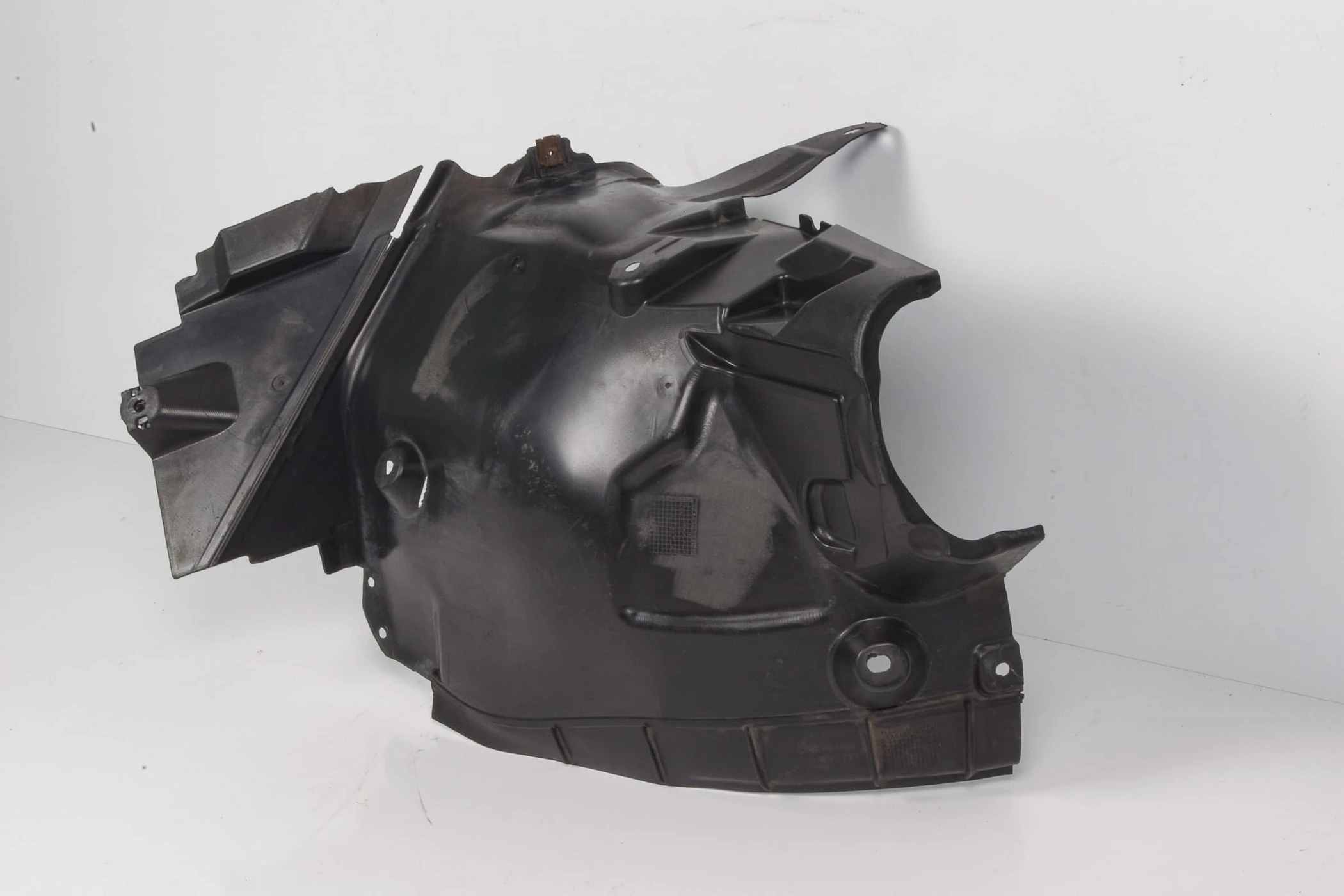 Mercedes 2046906930 Wheel Arch Liner - Front Right | W204 C