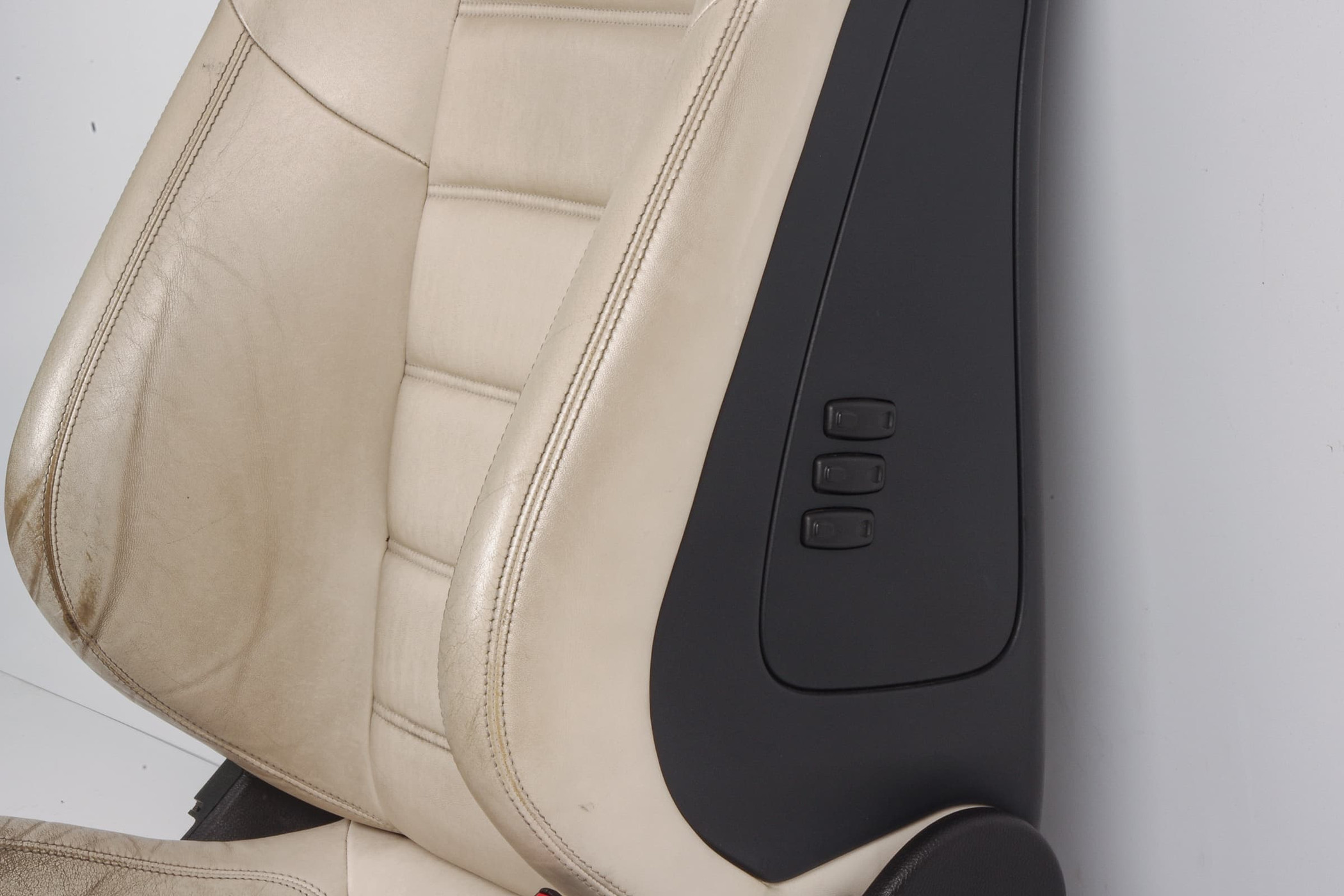 Mercedes 2049104433 AMG Seat - Front Right Cream | W124 E W126 S W201 W204 C