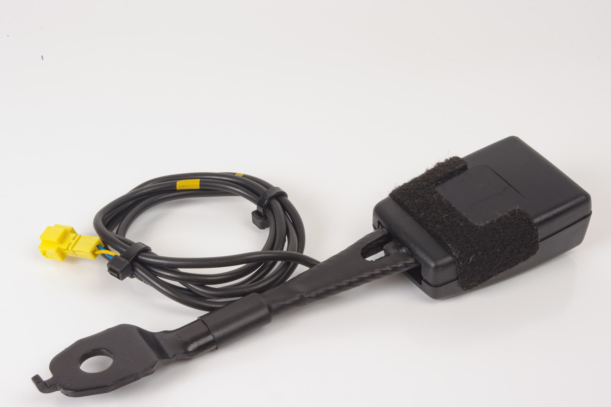 Mercedes 2118602169 Seat Belt Buckle - Front Left | W204 C W211 E C219 CLS...