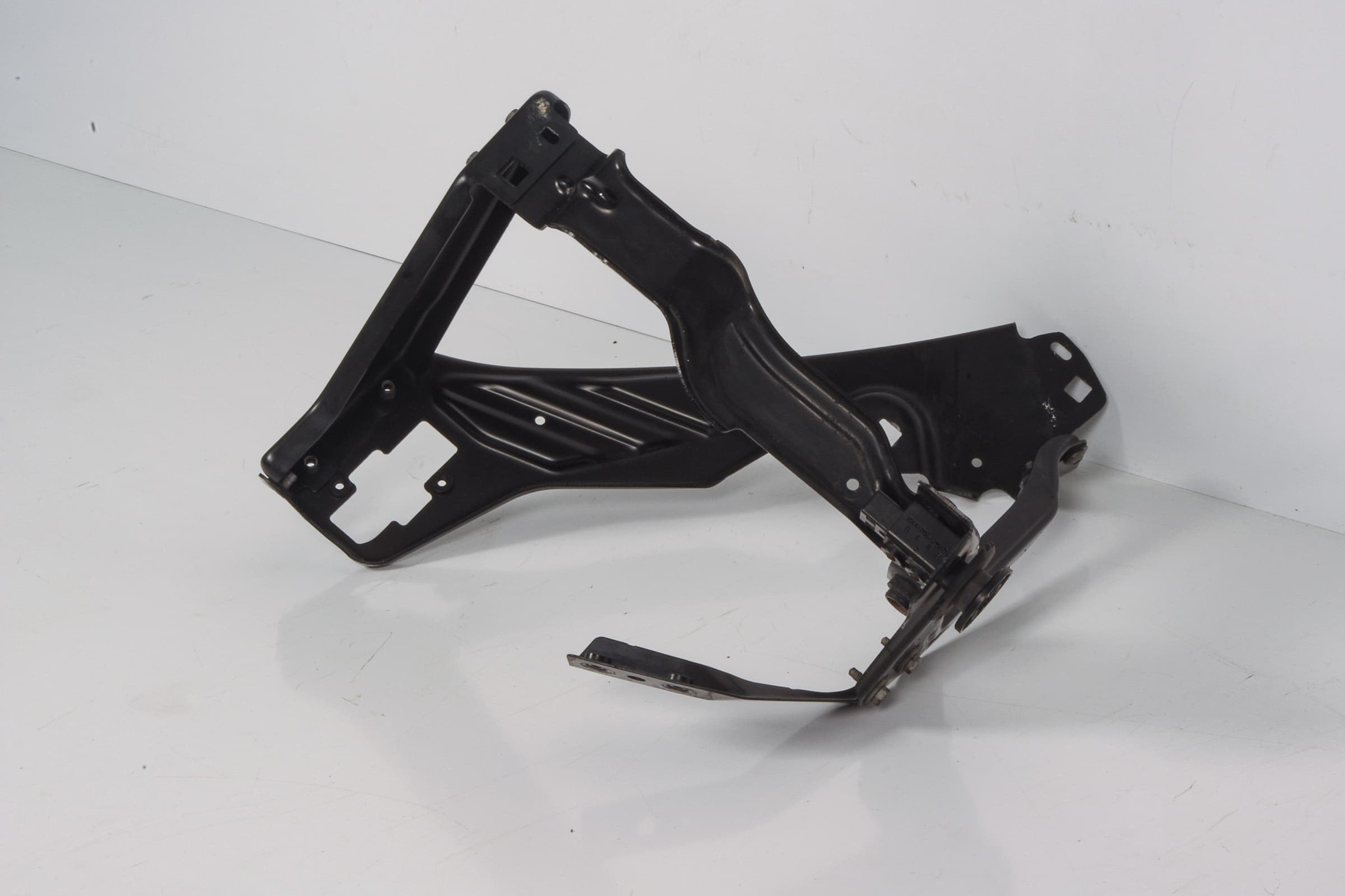 Mercedes 2046202291 Headlight Mounting Bracket - Right | W204 C