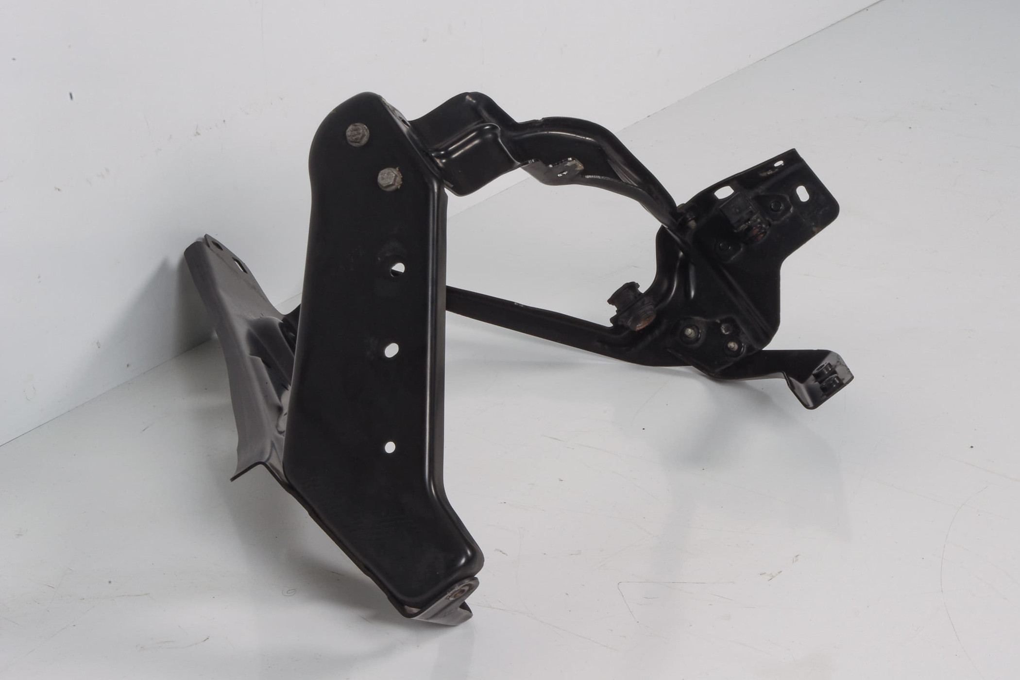 Mercedes 2046202291 Headlight Mounting Bracket - Right | W204 C