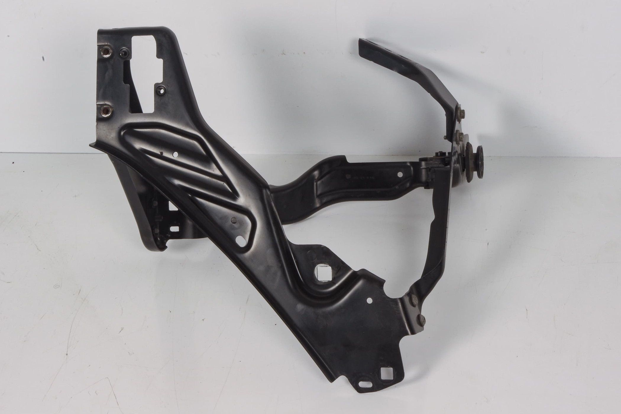 Mercedes 2046202291 Headlight Mounting Bracket - Right | W204 C