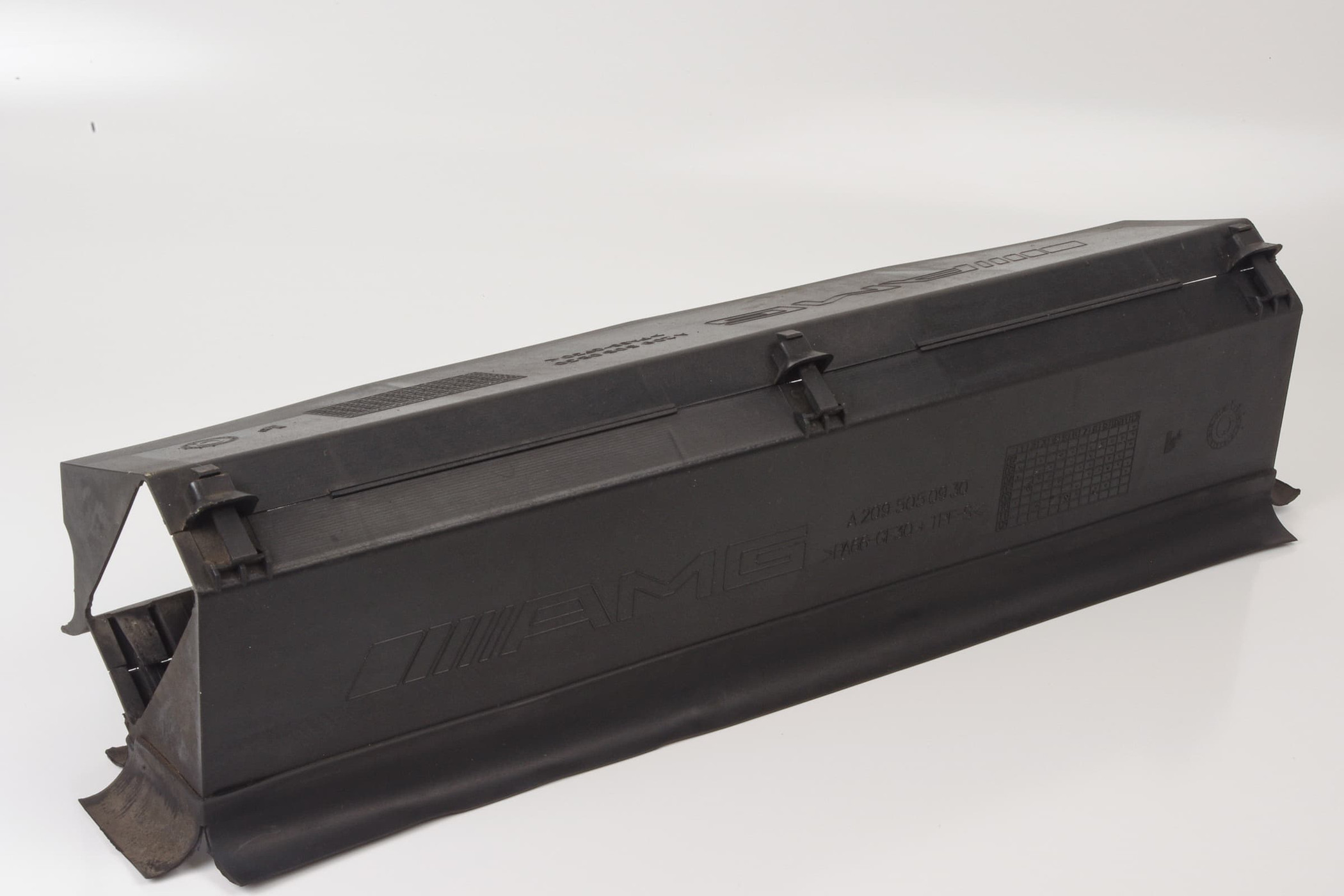 Mercedes 2095050830 AMG Air Duct | W204 C C209 A209 CLK W211 W212 E C219 CLS