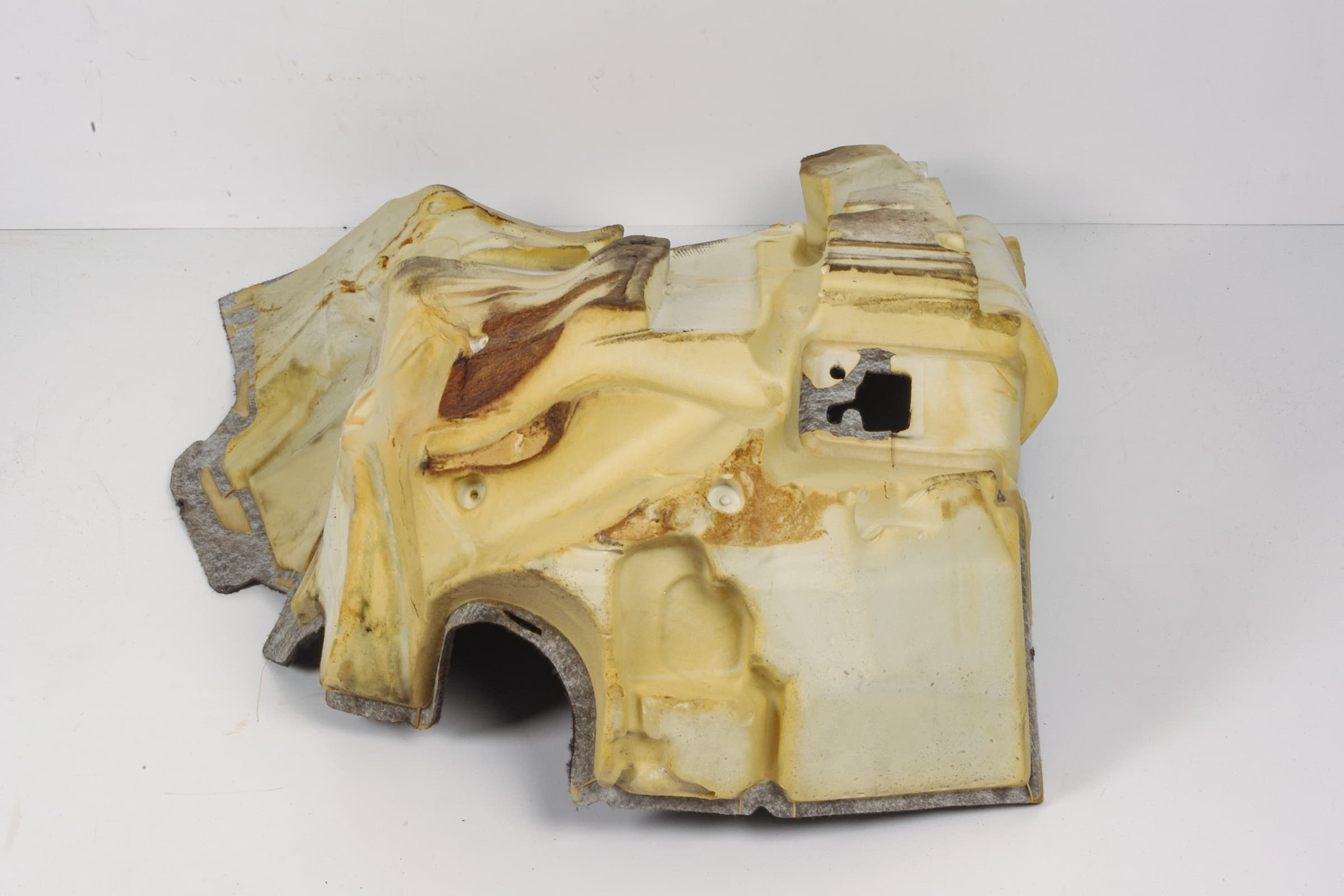 Mercedes 2046804640 Footwell Carpet Trim Panel - Front Right Black | W204 C