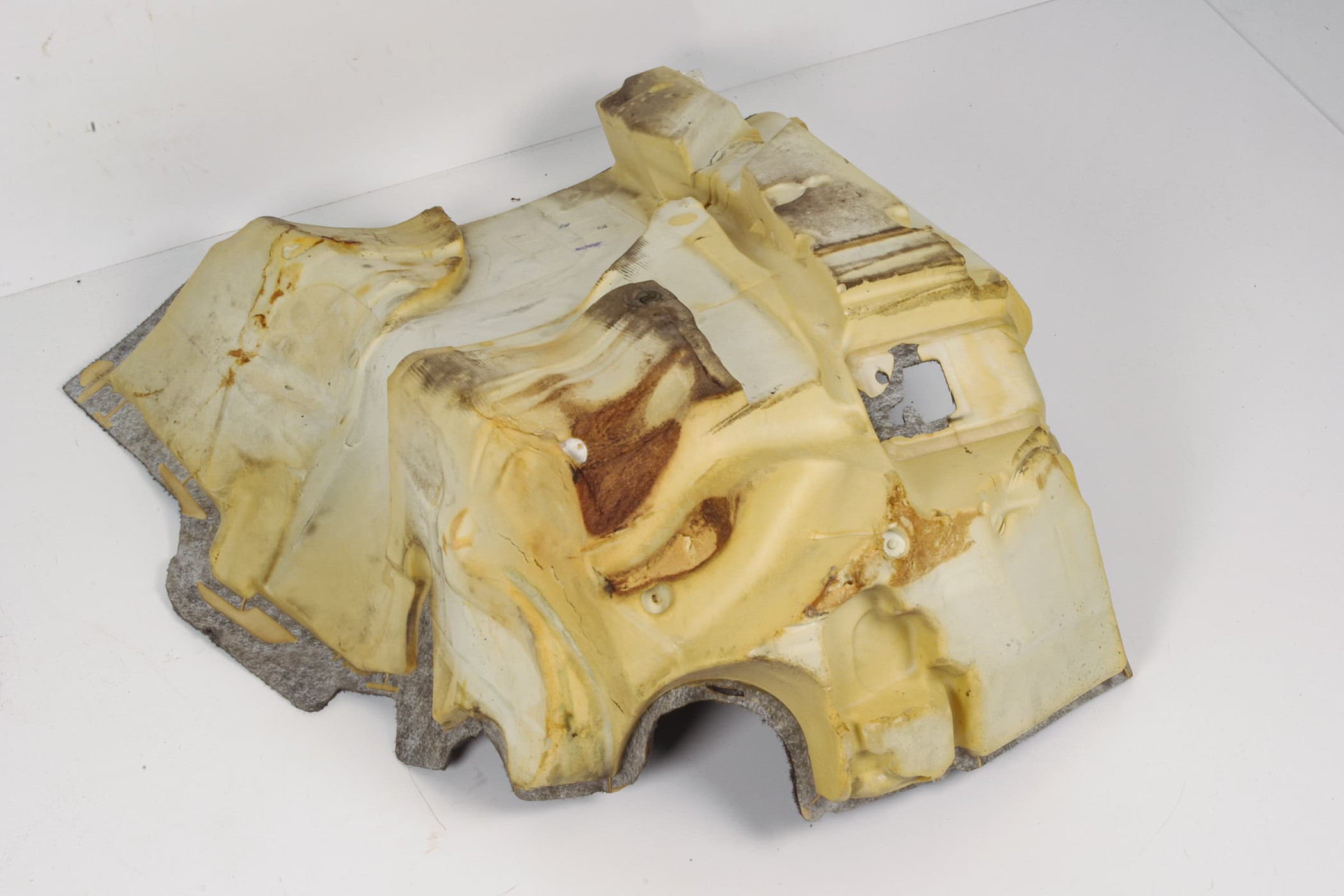 Mercedes 2046804640 Footwell Carpet Trim Panel - Front Right Black | W204 C