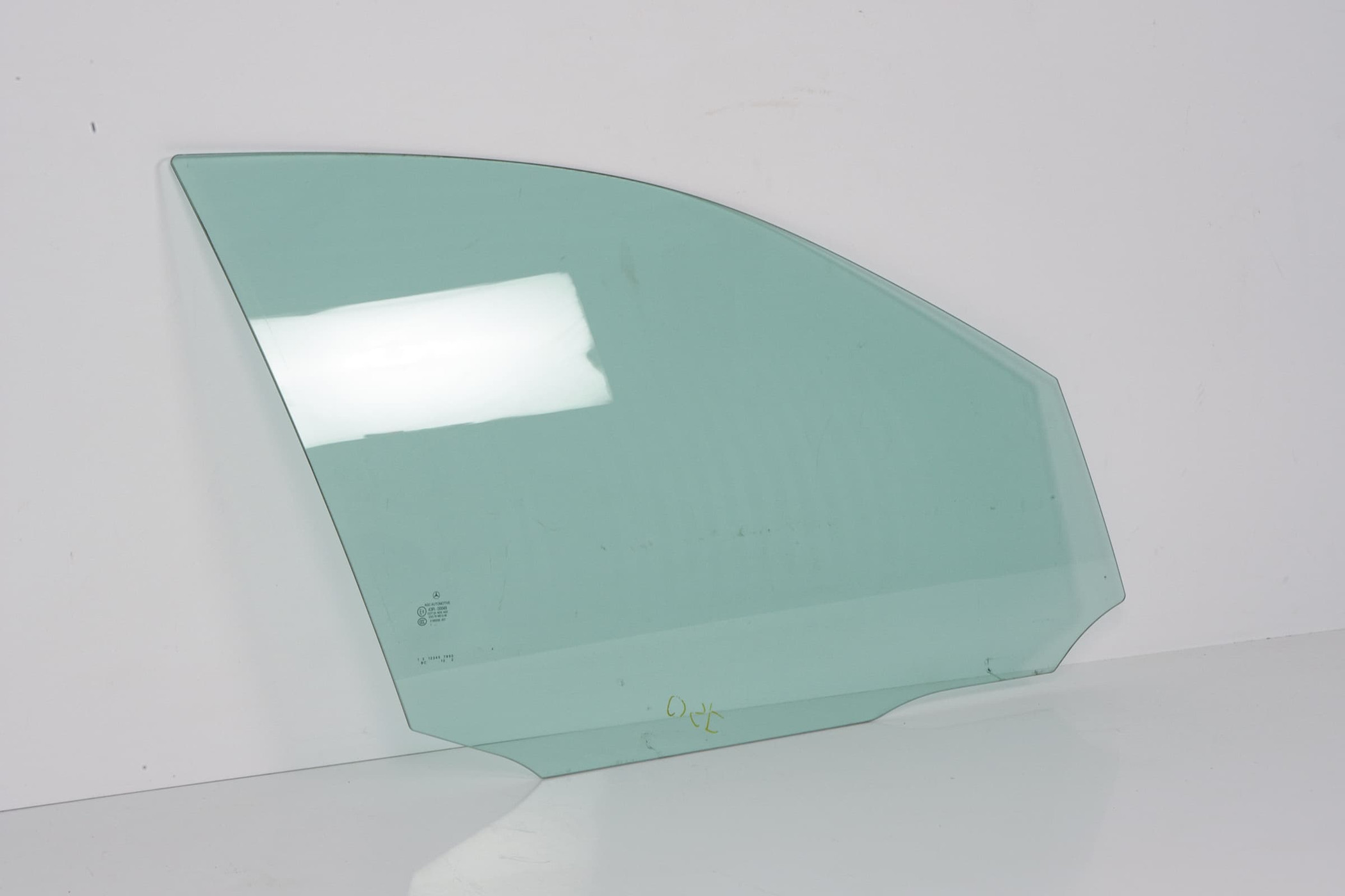 Mercedes 2047250800 Window Glass - Front Right | W204 C