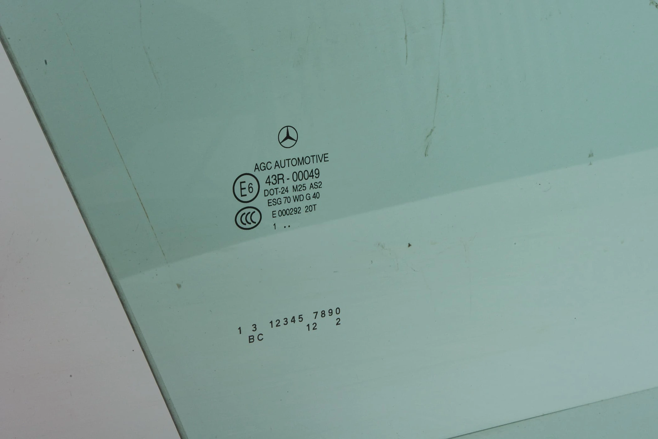 Mercedes 2047250800 Window Glass - Front Right | W204 C