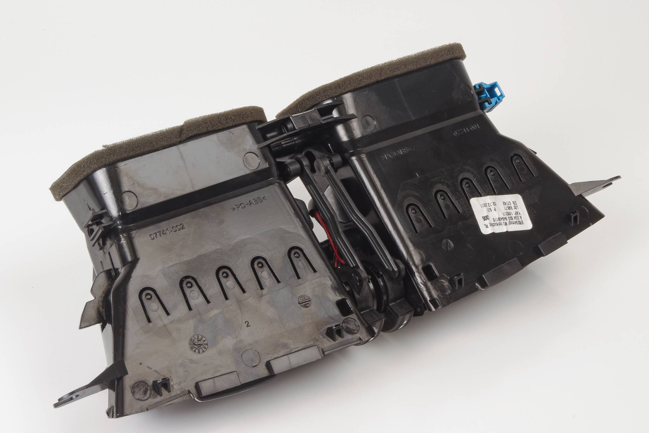 Mercedes 2048308454 Dashboard Air Vent - Black | W204 C