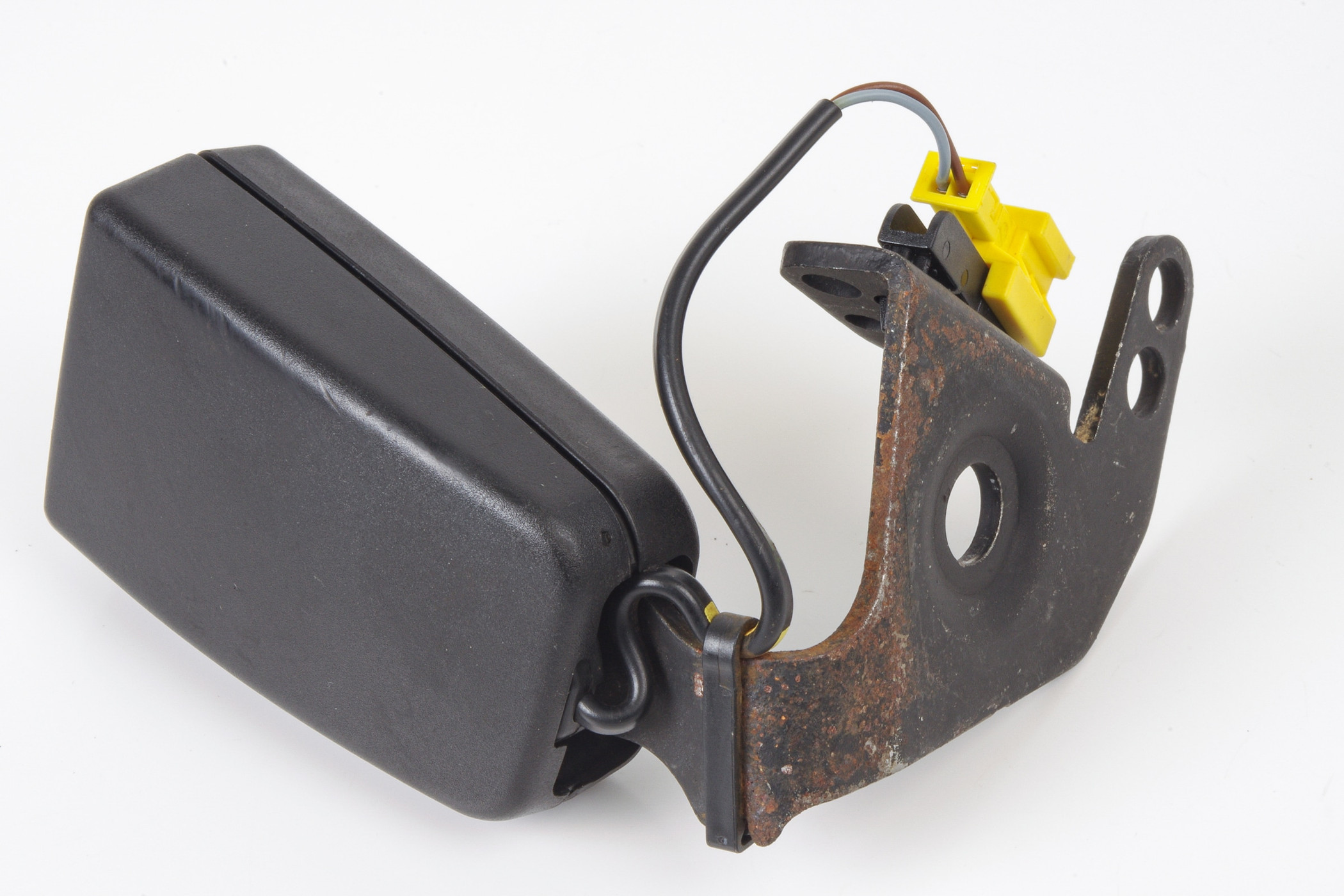 Mercedes 2048602569 Seat Belt Buckle - Rear Left | W204 C X204 GLK