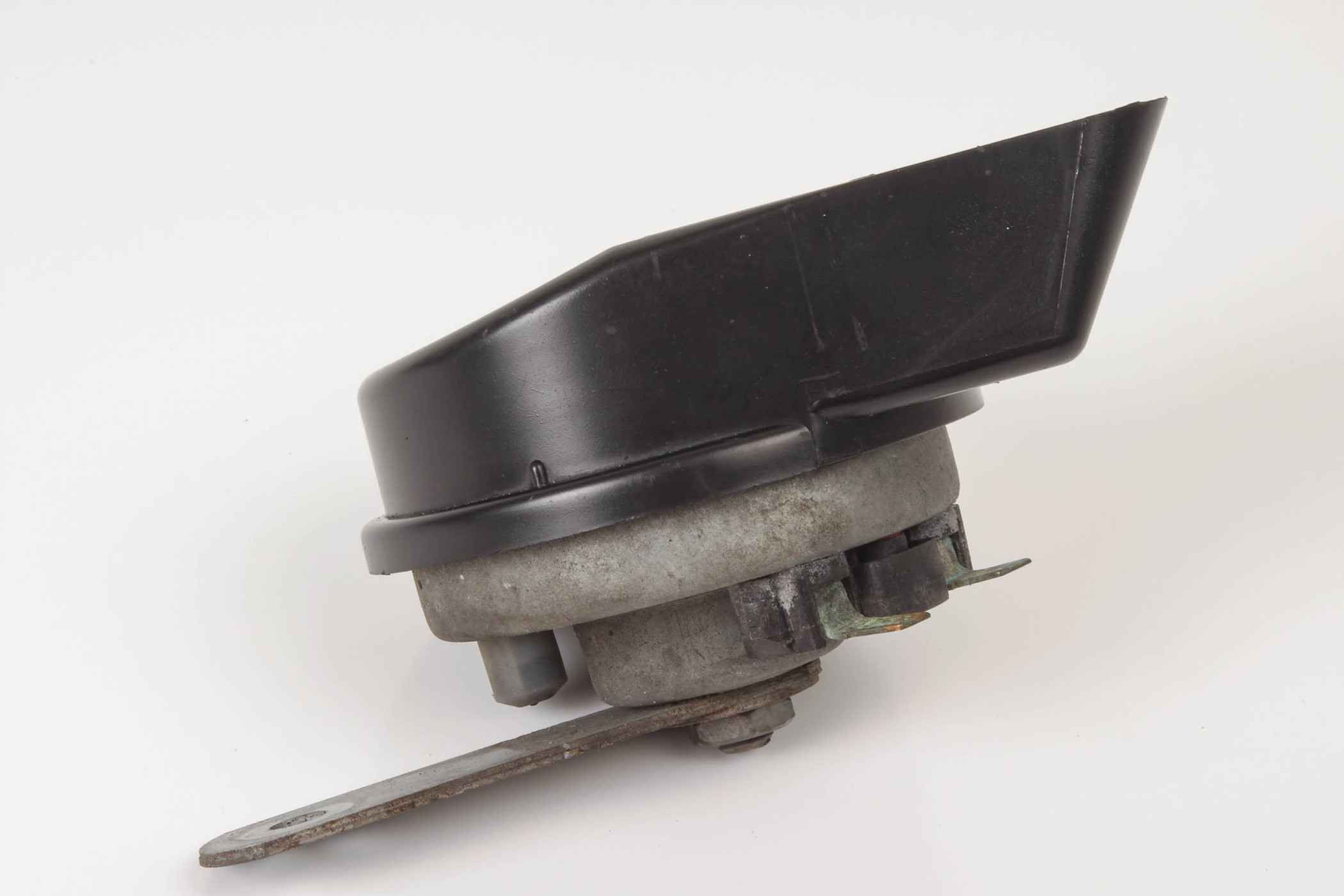 Mercedes 0055427120 Horn - Left | W204 C W212 S212 E C218 X218 CLS W220 S