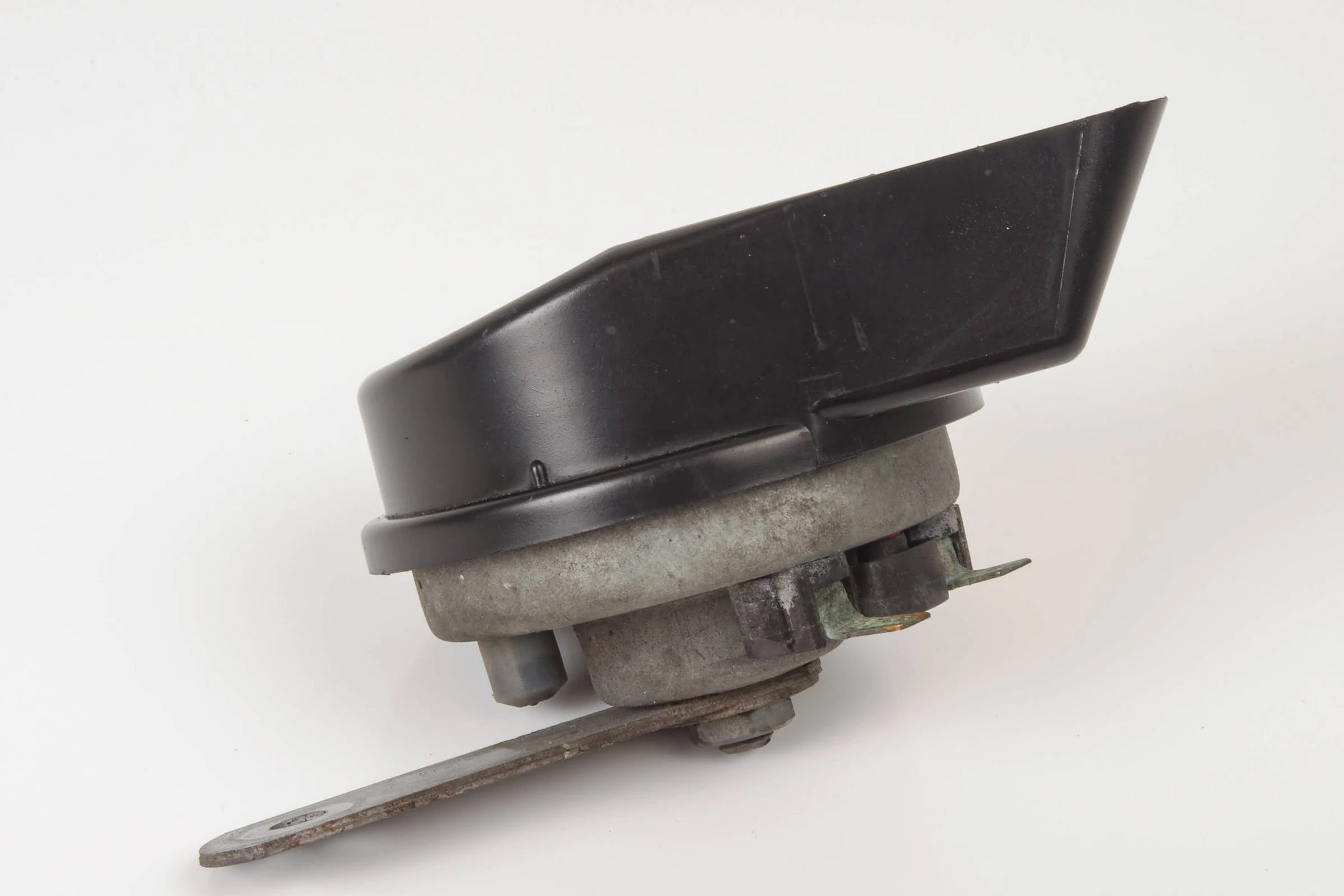 Mercedes 0055427120 Horn - Left | W204 C W212 S212 E C218 X218 CLS W220 S