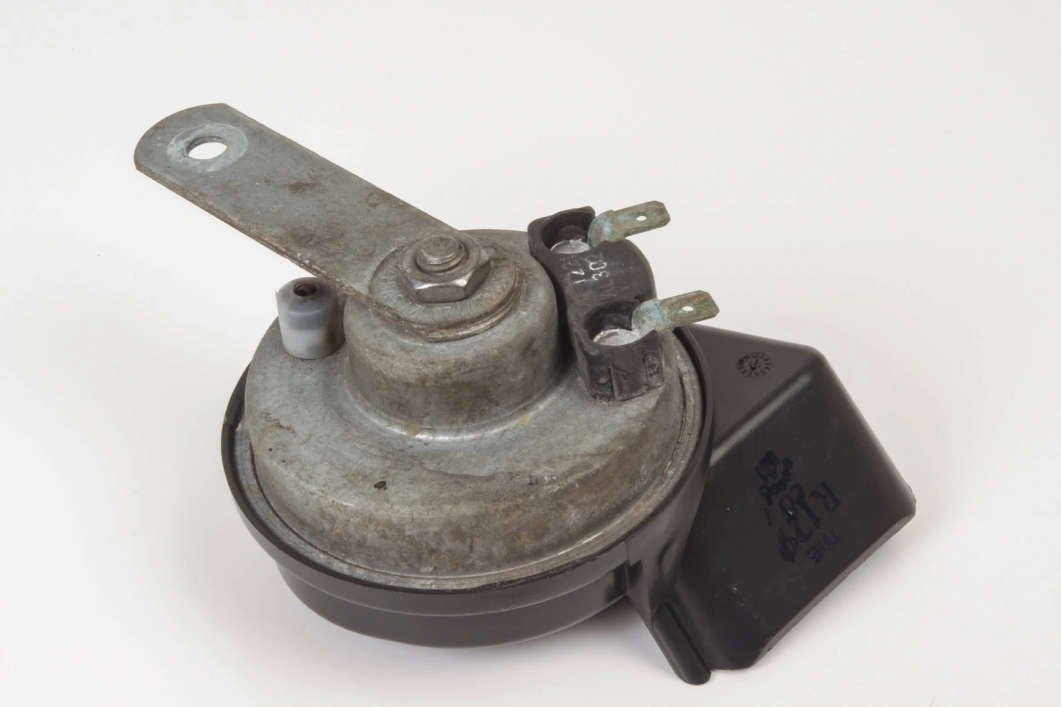 Mercedes 0055427120 Horn - Left | W204 C W212 S212 E C218 X218 CLS W220 S