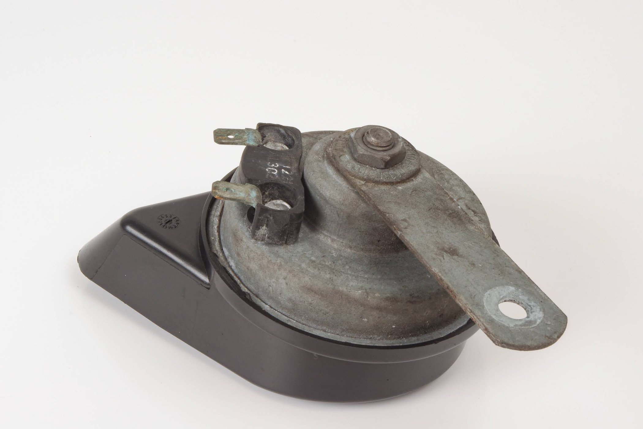 Mercedes 0055427120 Horn - Left | W204 C W212 S212 E C218 X218 CLS W220 S