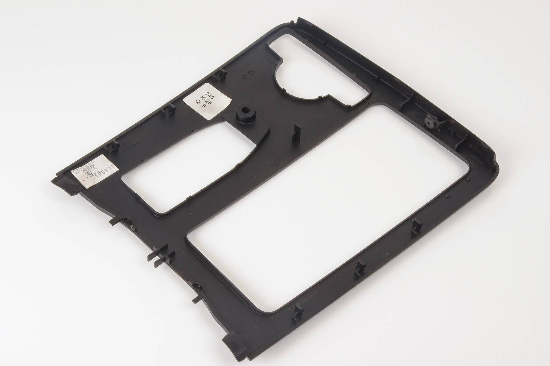 Mercedes 2046800207 Centre Console Surround - Black | W204 C C207 W212 S212 E