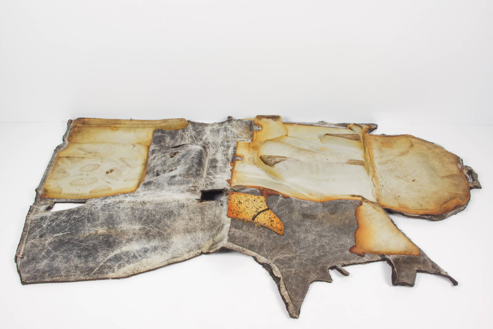 Mercedes 1296800240 Footwell Carpet Trim Panel - Front Right Black | R129 SL