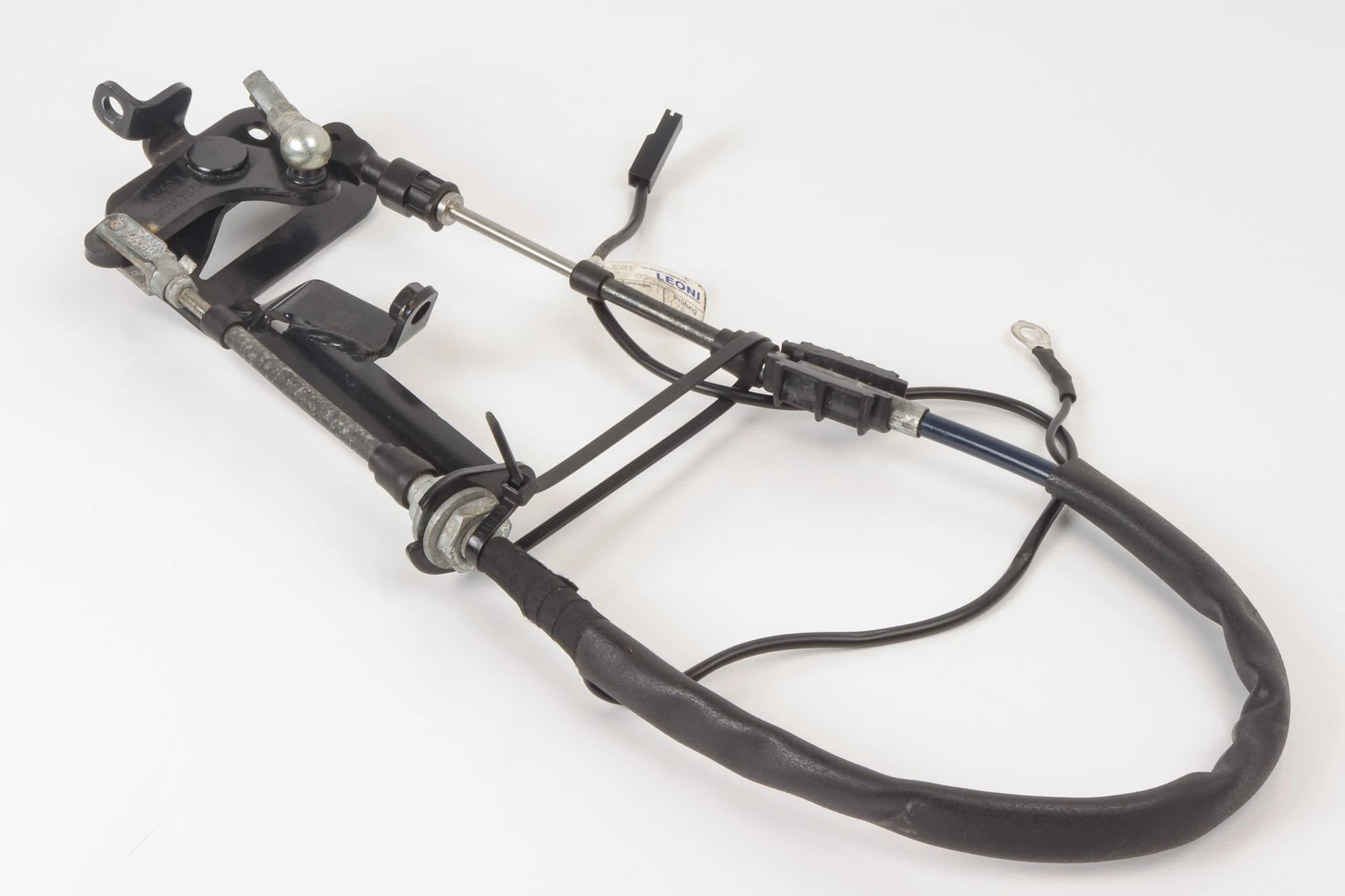 Mercedes 2307900059 Roof Flap Cable & Bracket | R230 SL