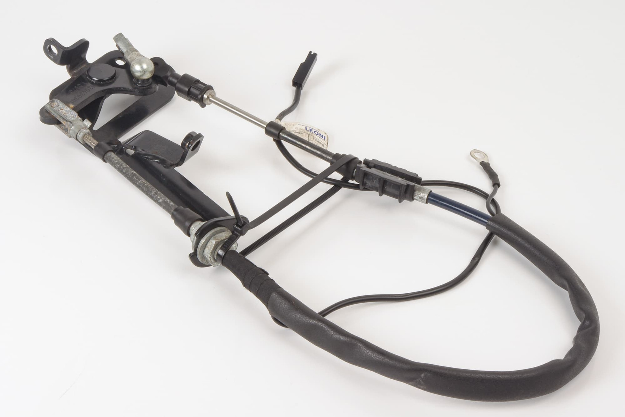 Mercedes 2307900059 Roof Flap Cable & Bracket | R230 SL