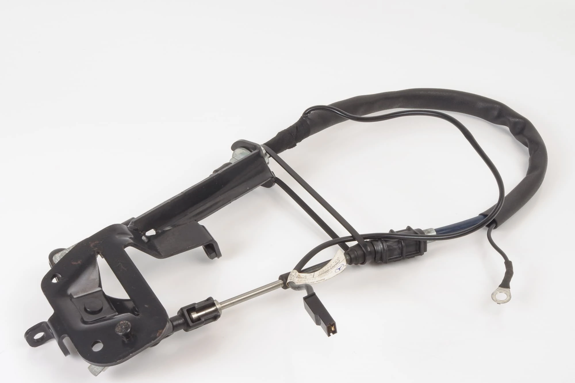 Mercedes 2307900059 Roof Flap Cable & Bracket | R230 SL