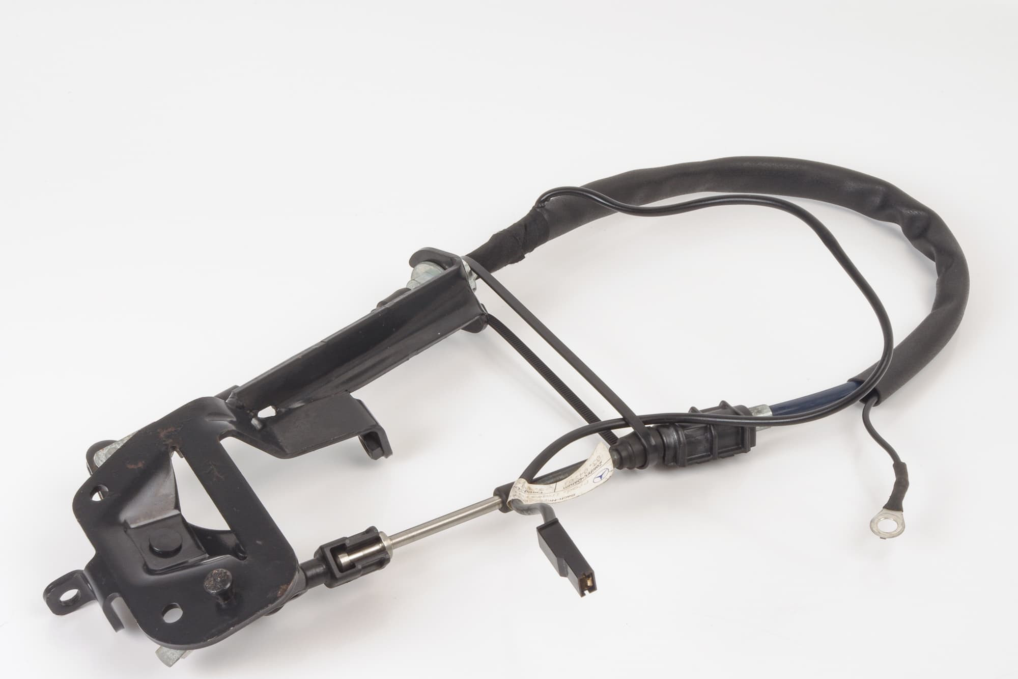 Mercedes 2307900059 Roof Flap Cable & Bracket | R230 SL