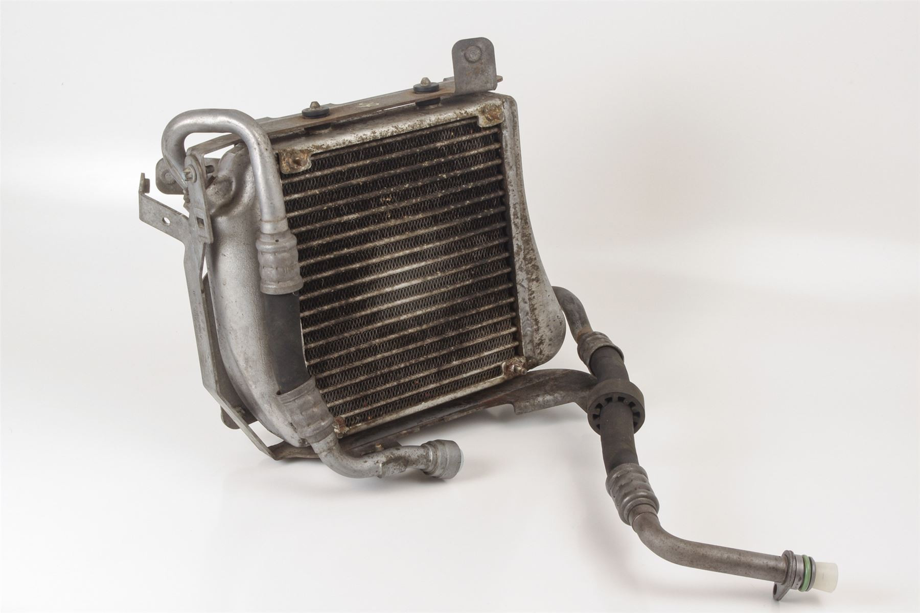 Mercedes 2095000600 AMG Oil Cooler (a) | W204 C C209 A209 CLK W211 W212 E...