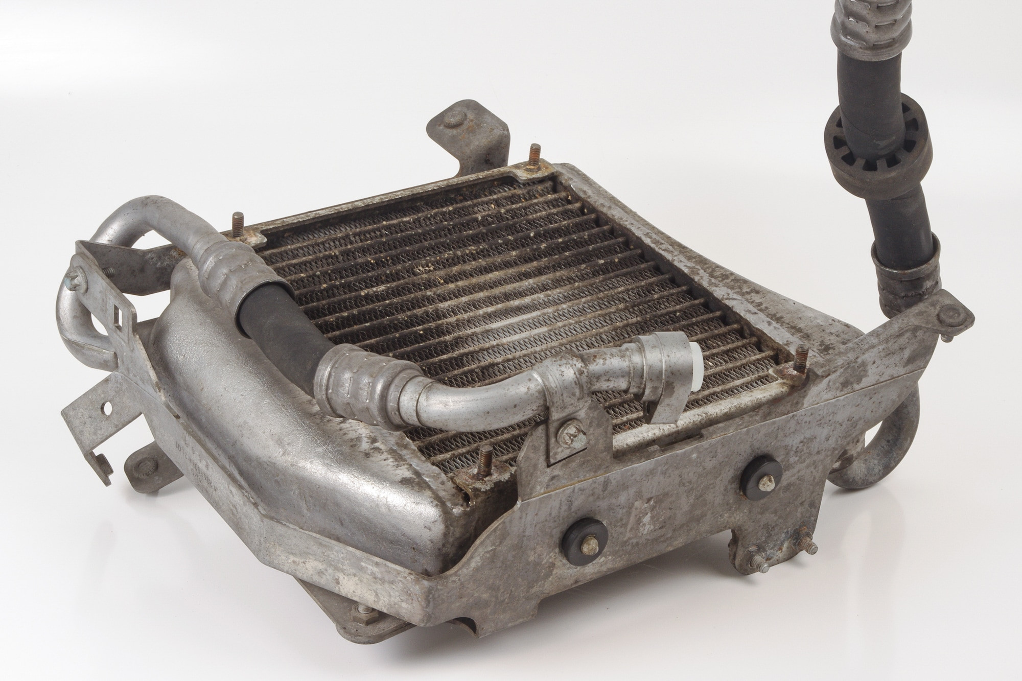 Mercedes 2095000600 AMG Oil Cooler (a) | W204 C C209 A209 CLK W211 W212 E...