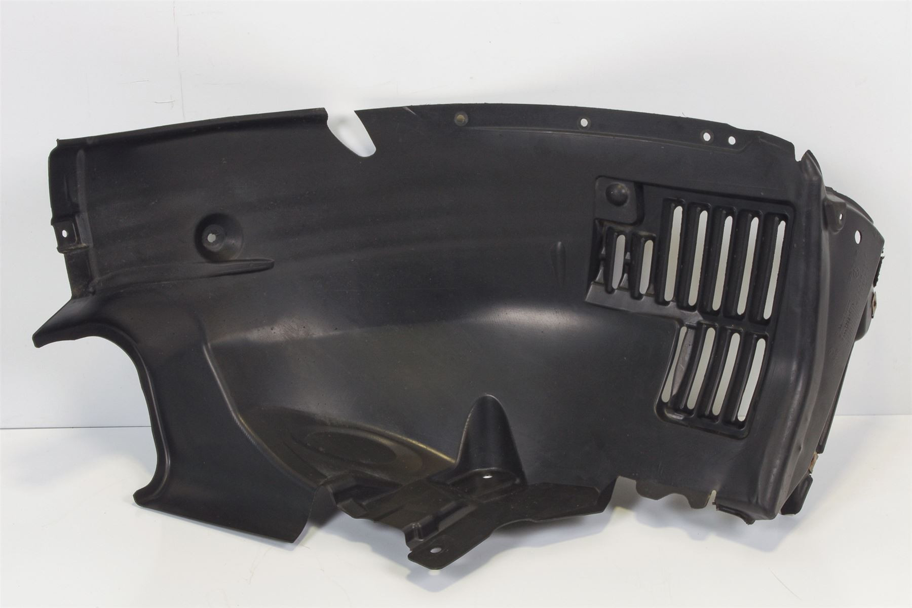 Mercedes 2046901030 Wheel Arch Liner - Front Right (b) | W204 C