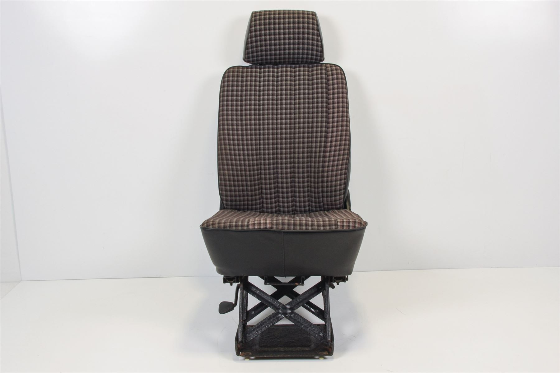 Mercedes 4609105201 Seat - Front Right Black | W460 W461 G