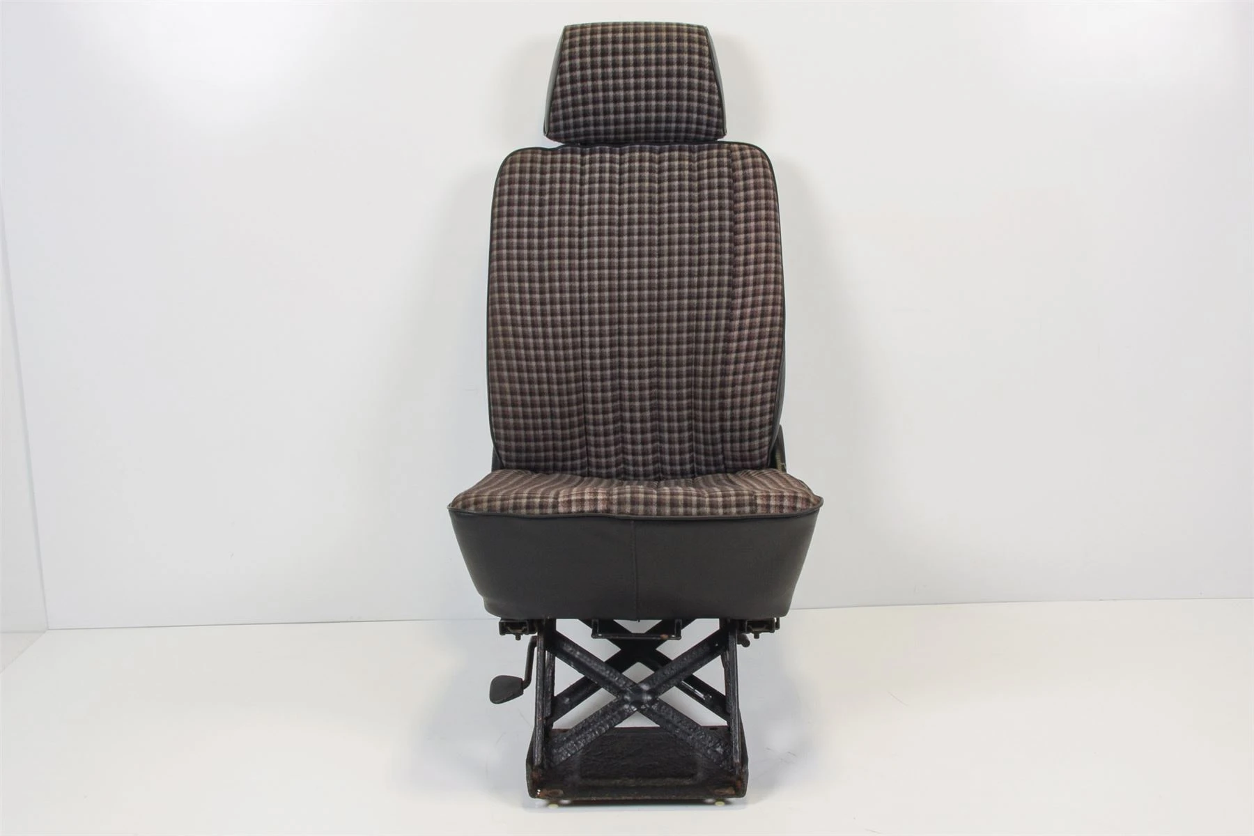Mercedes 4609105201 Seat - Front Right Black | W460 W461 G