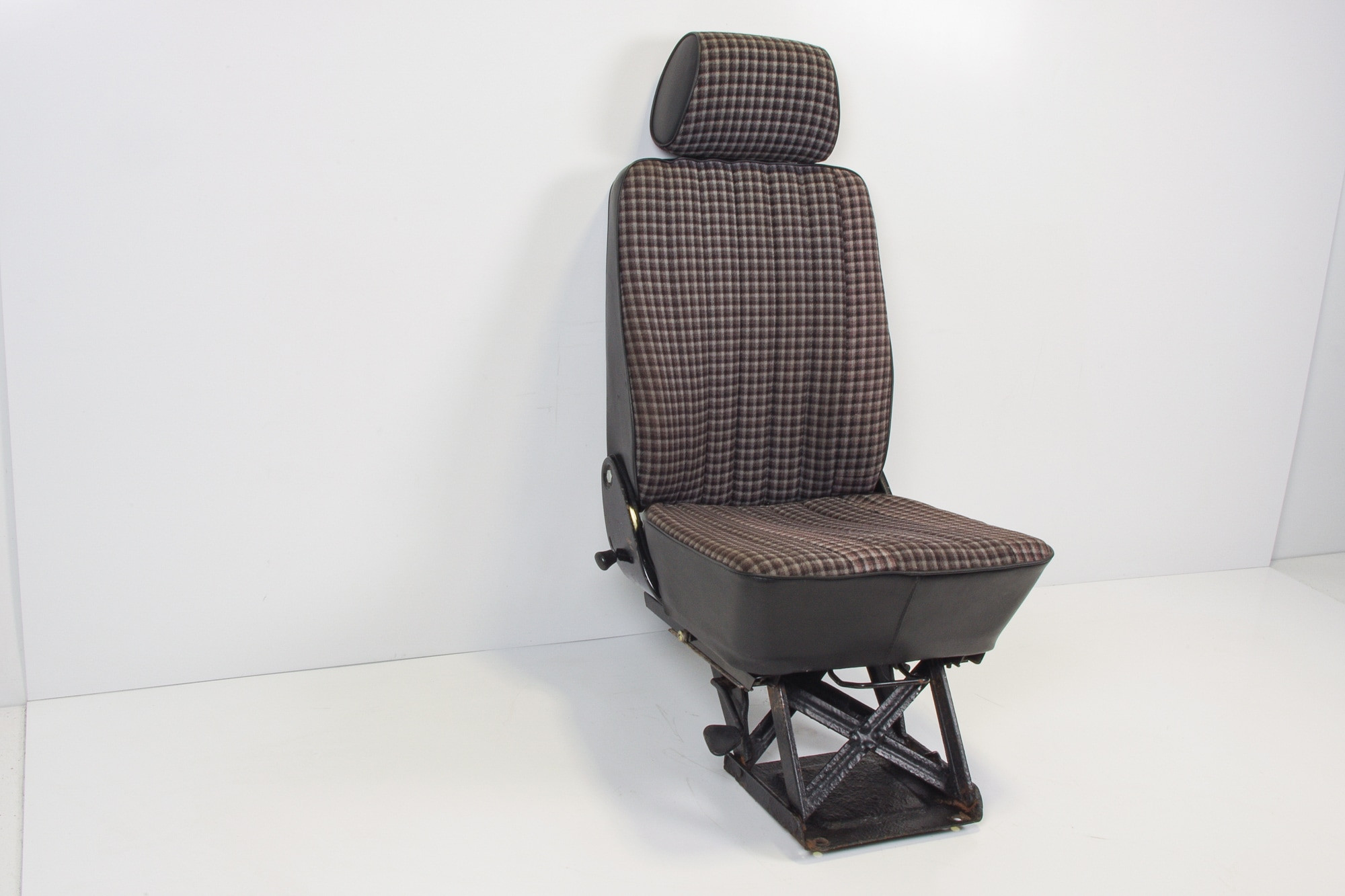 Mercedes 4609105201 Seat - Front Right Black | W460 W461 G