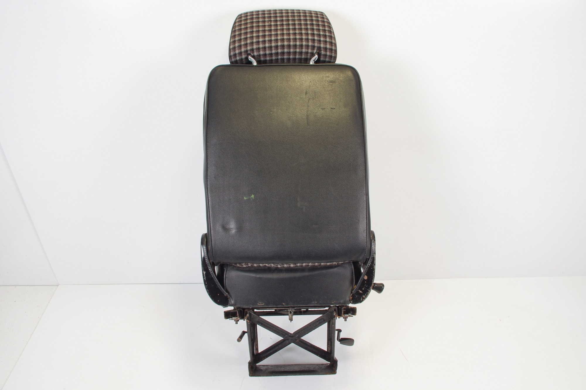Mercedes 4609105201 Seat - Front Right Black | W460 W461 G